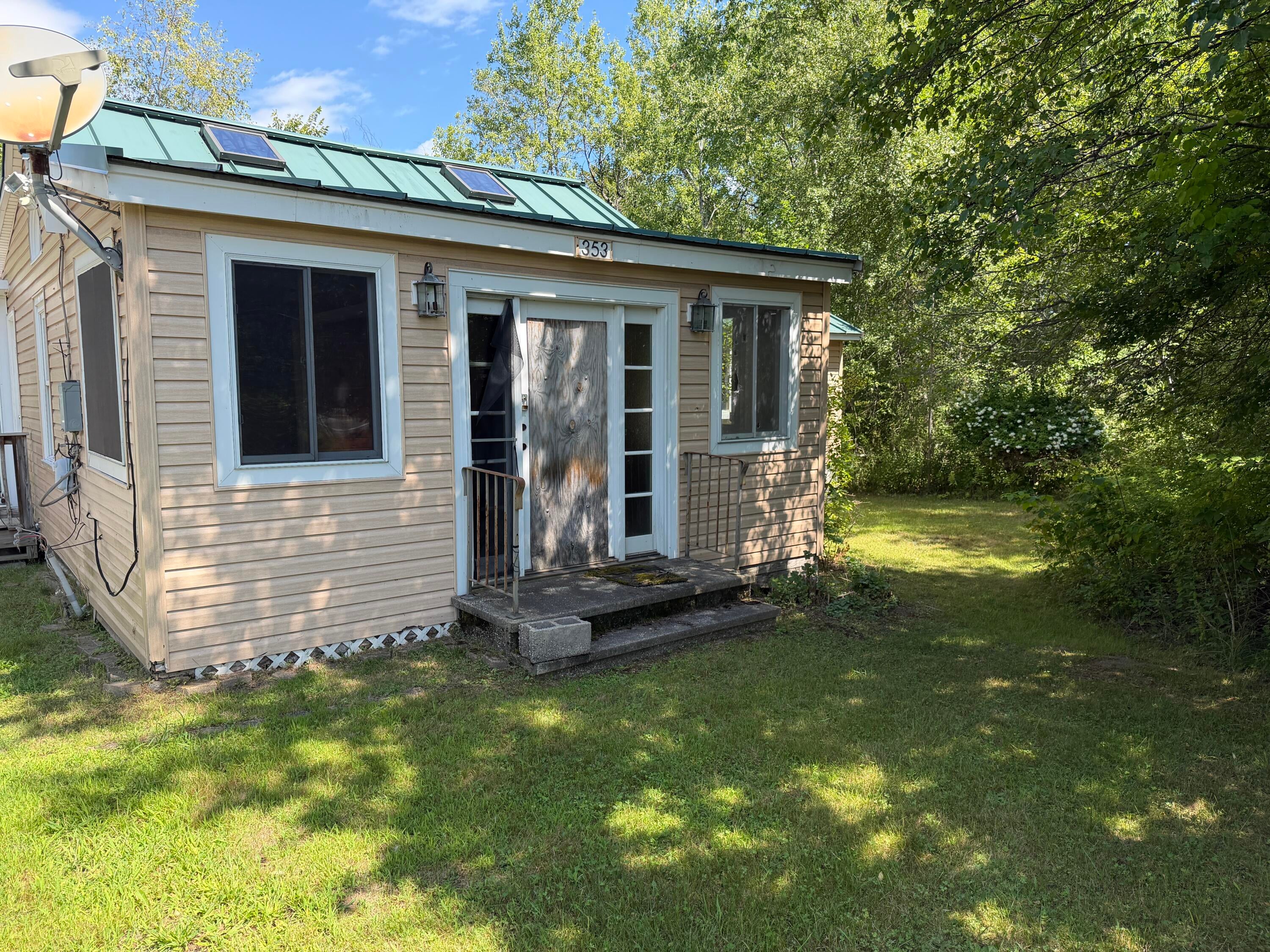 353 Ossipee Trail E