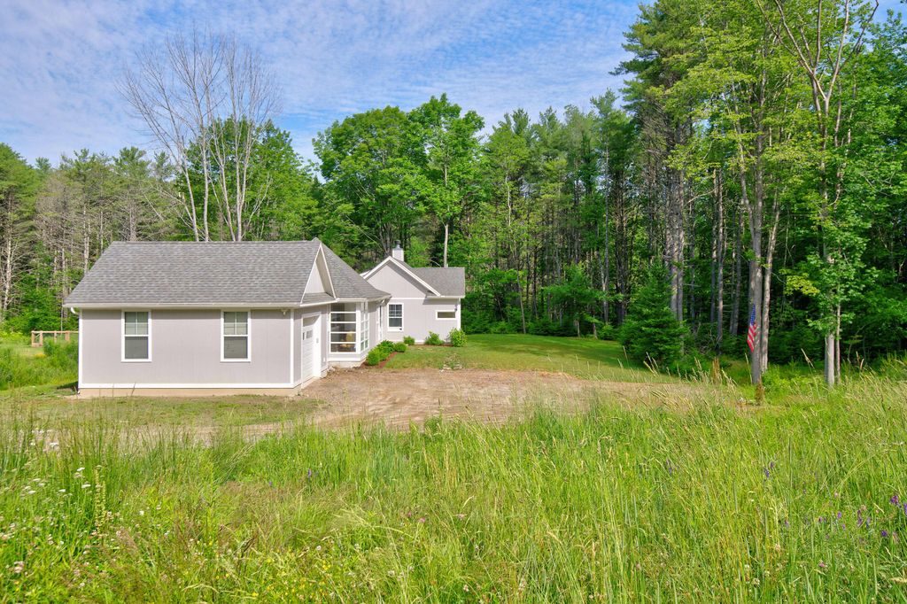 Photo of 11 Ledgewood Drive, Brunswick, ME 04011 (MLS # 1668573)