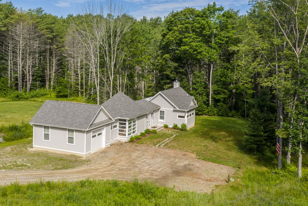 Photo of 11 Ledgewood Drive, Brunswick, ME 04011 (MLS # 1668573)