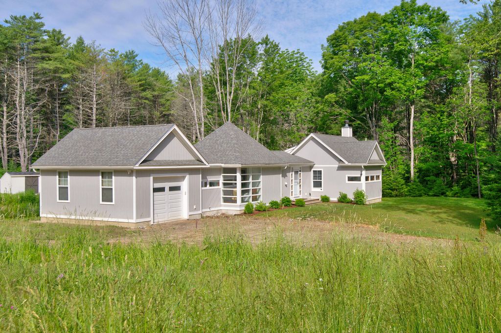 Photo of 11 Ledgewood Drive, Brunswick, ME 04011 (MLS # 1668573)