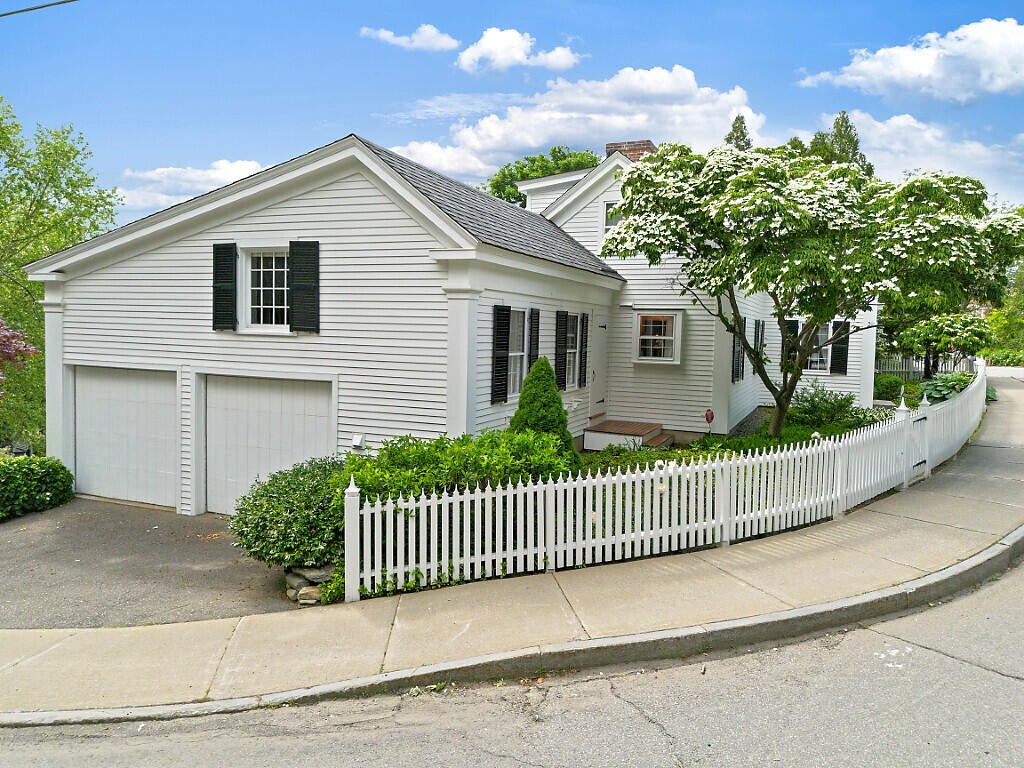 158 Russell Avenue