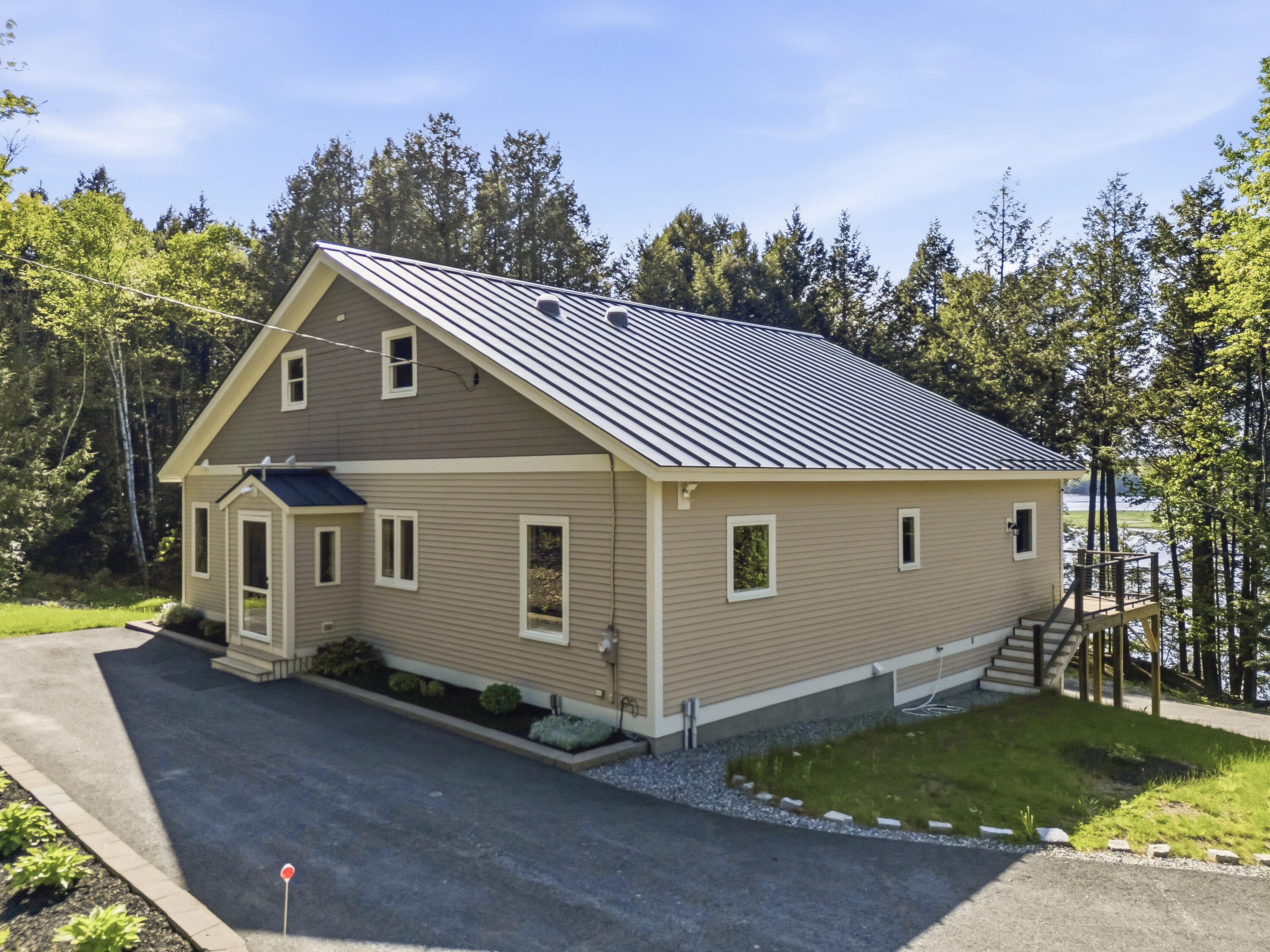 787 River Road