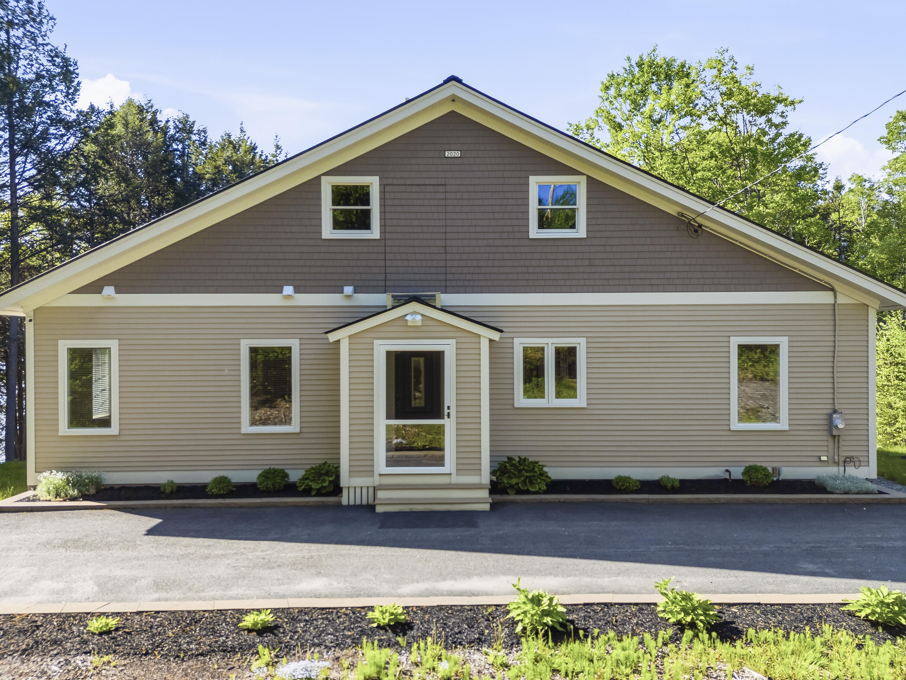 787 River Road