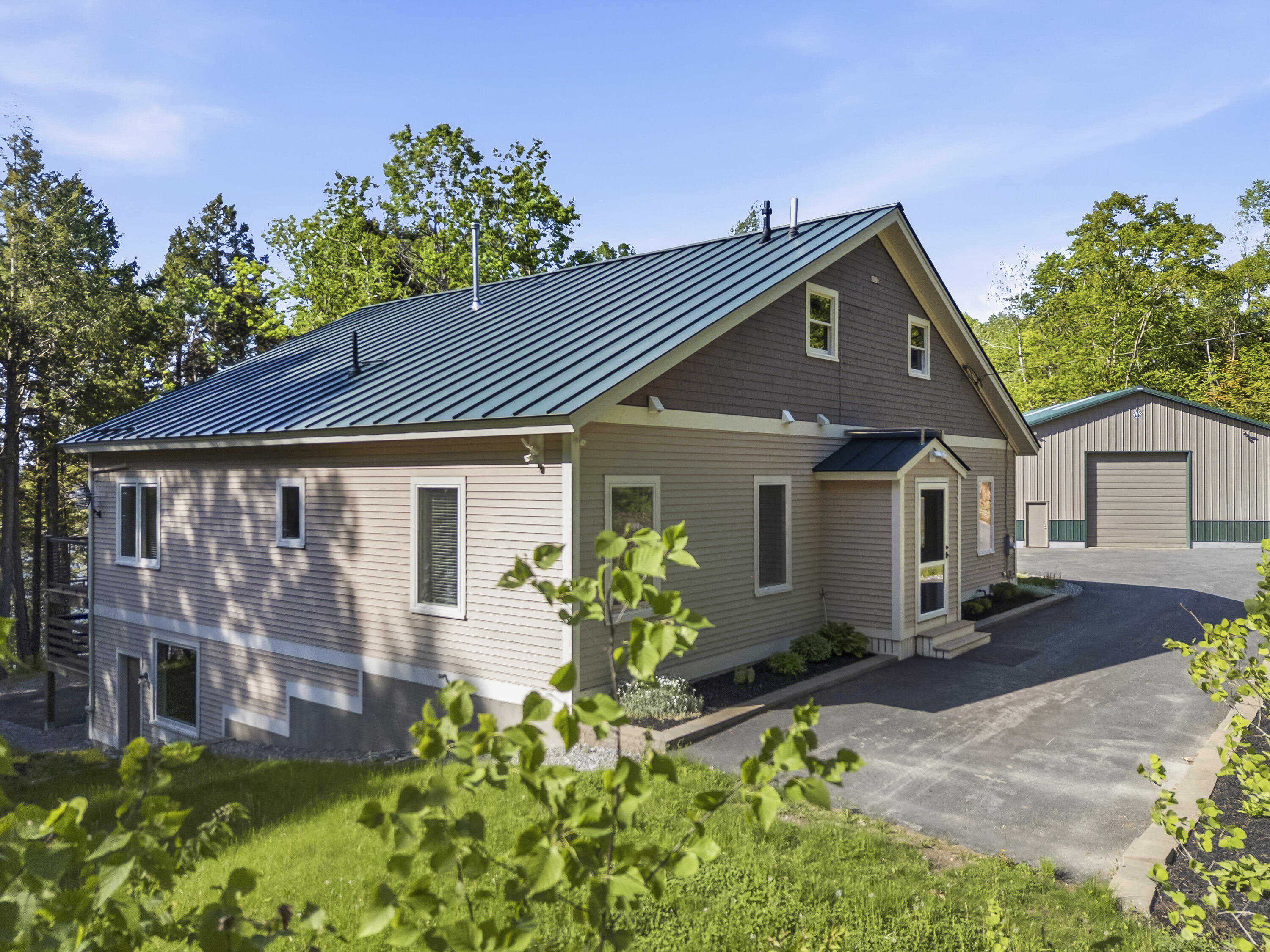 787 River Road