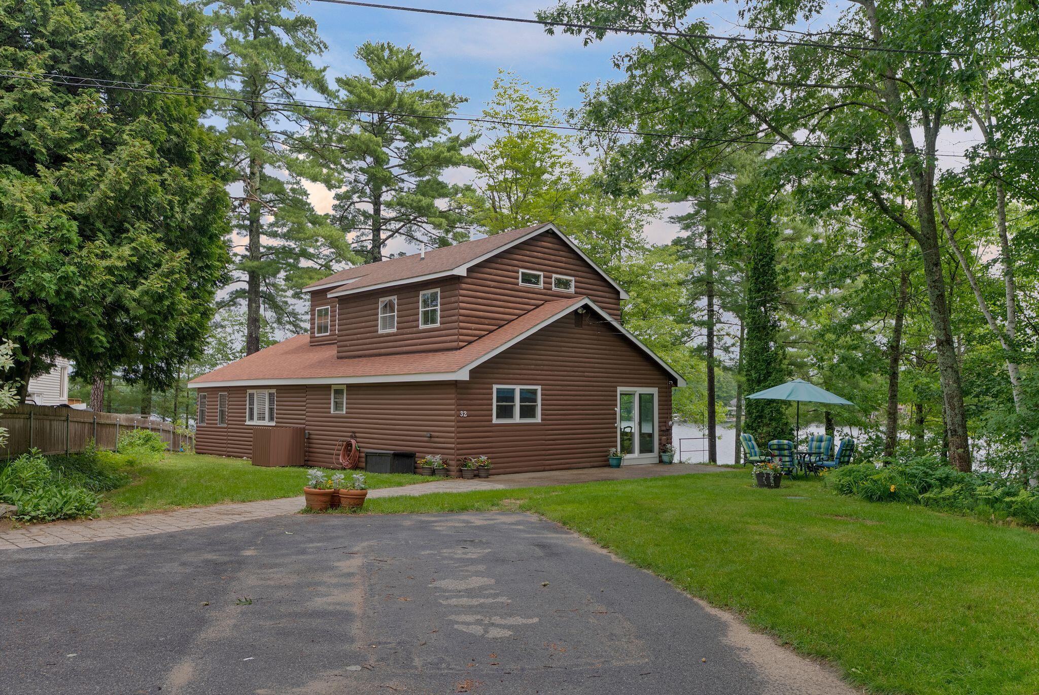 32 E Eleanor Avenue