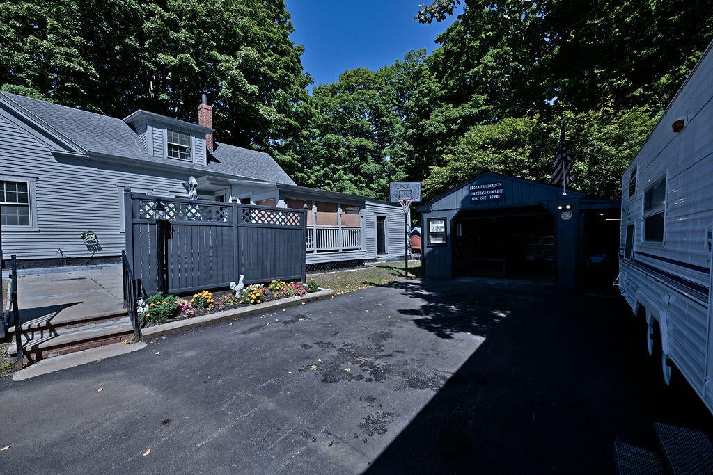 1580 Main Street