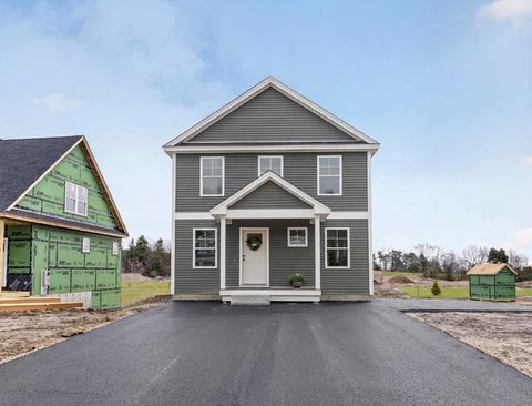 Photo of 33 Feldspar Lane #17, Cumberland, ME 04021 (MLS # 1665754)