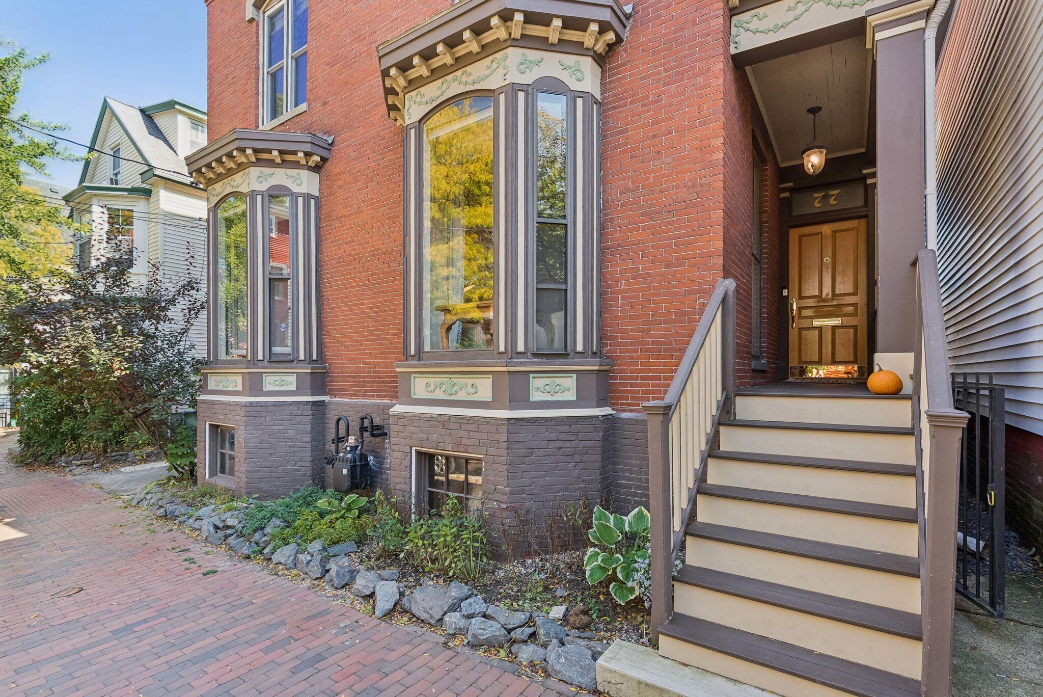 77 Carleton Street
