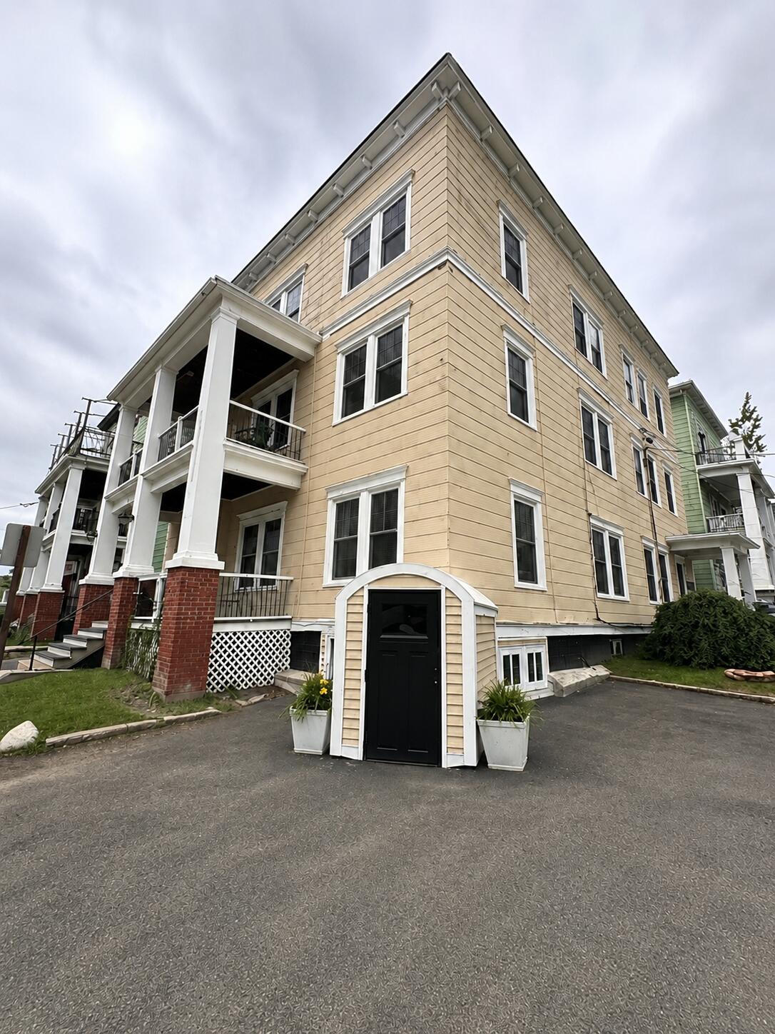 128 Pine Street