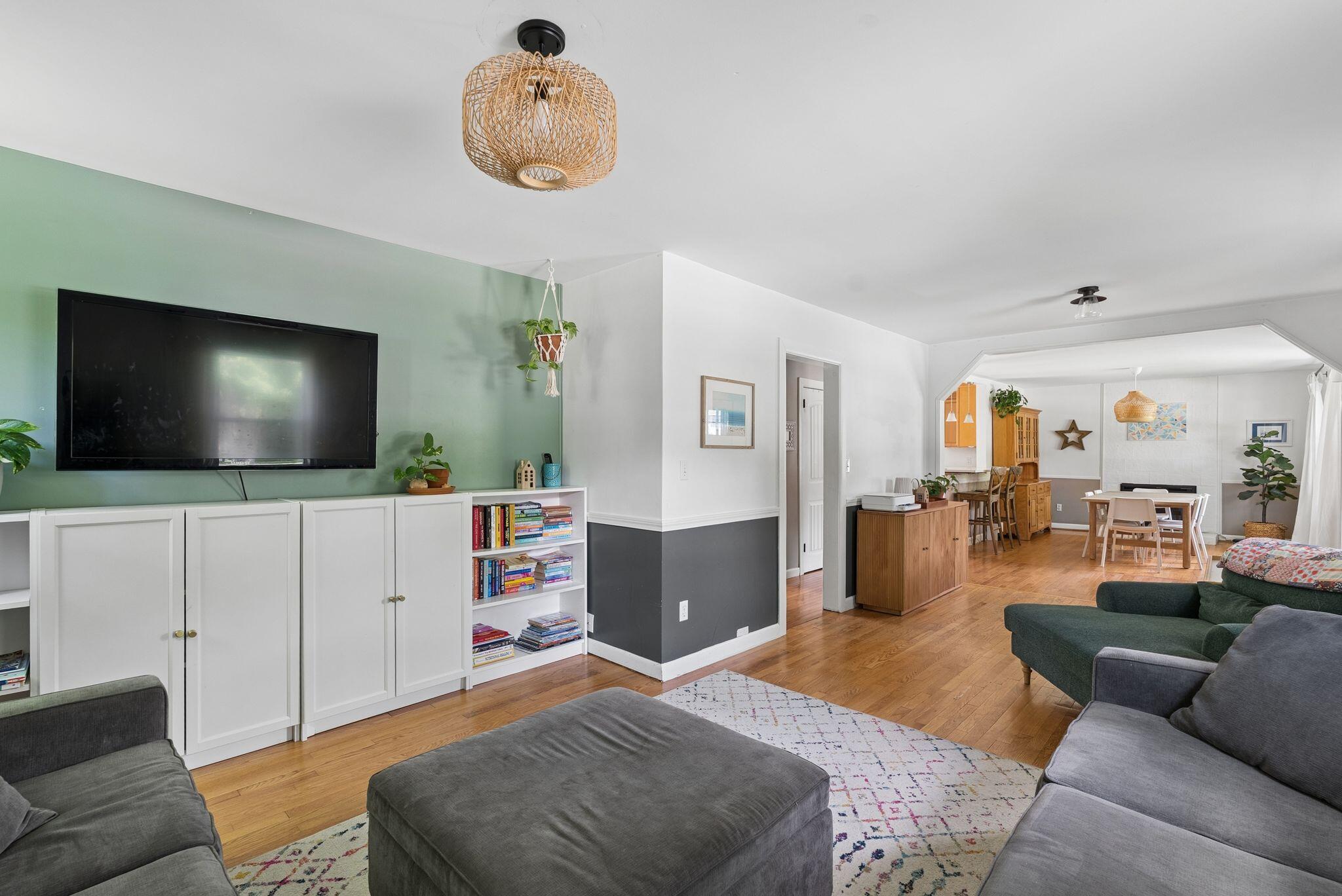 19 Hamlin Road