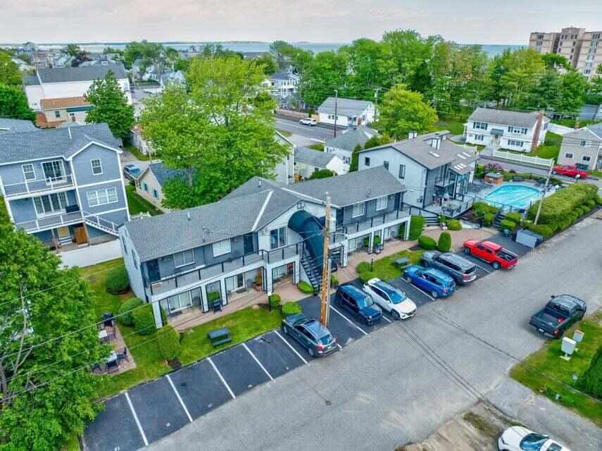 136 W Grand Avenue