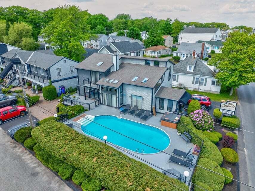 136 W Grand Avenue