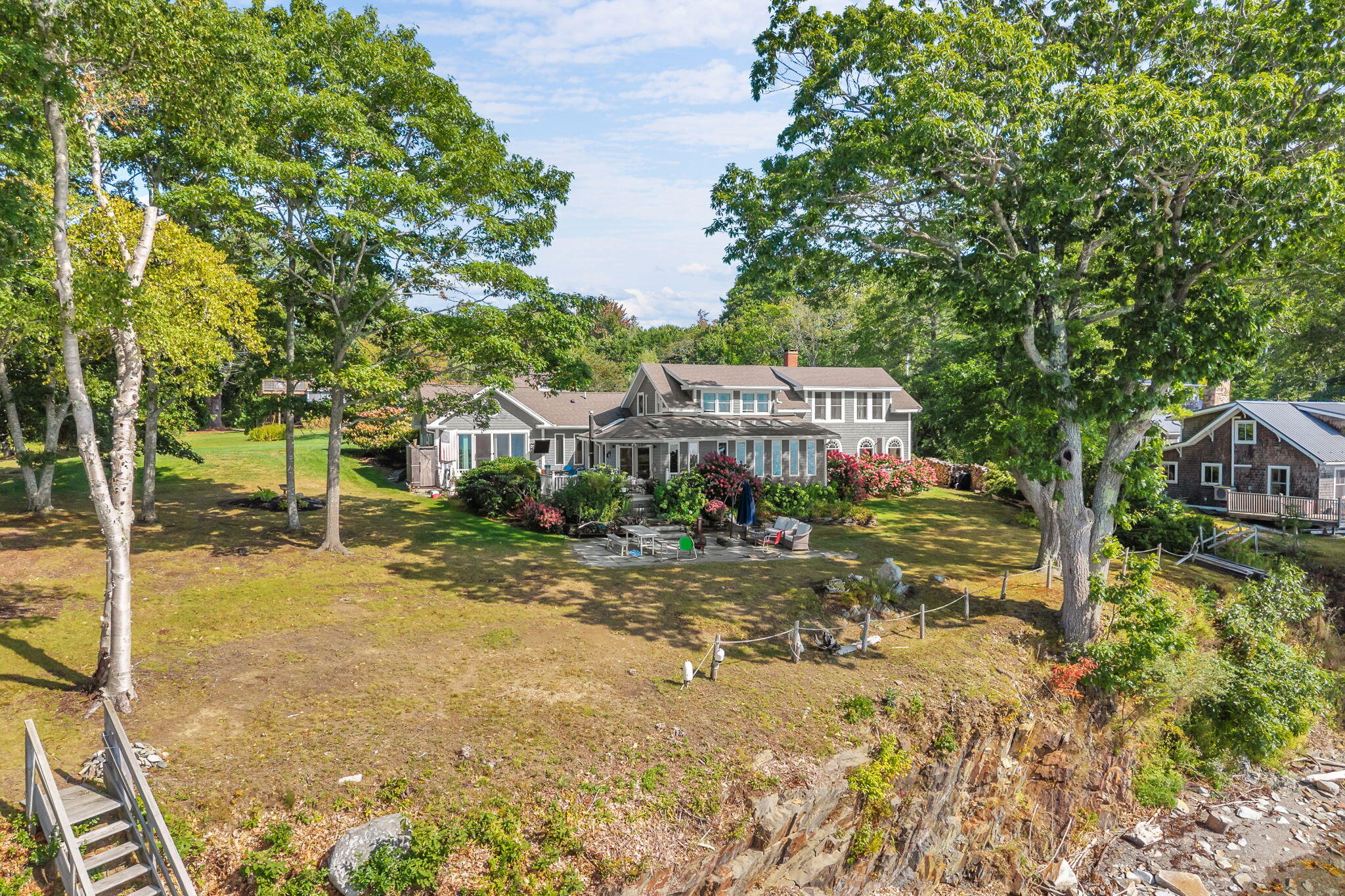 19 Monument Way