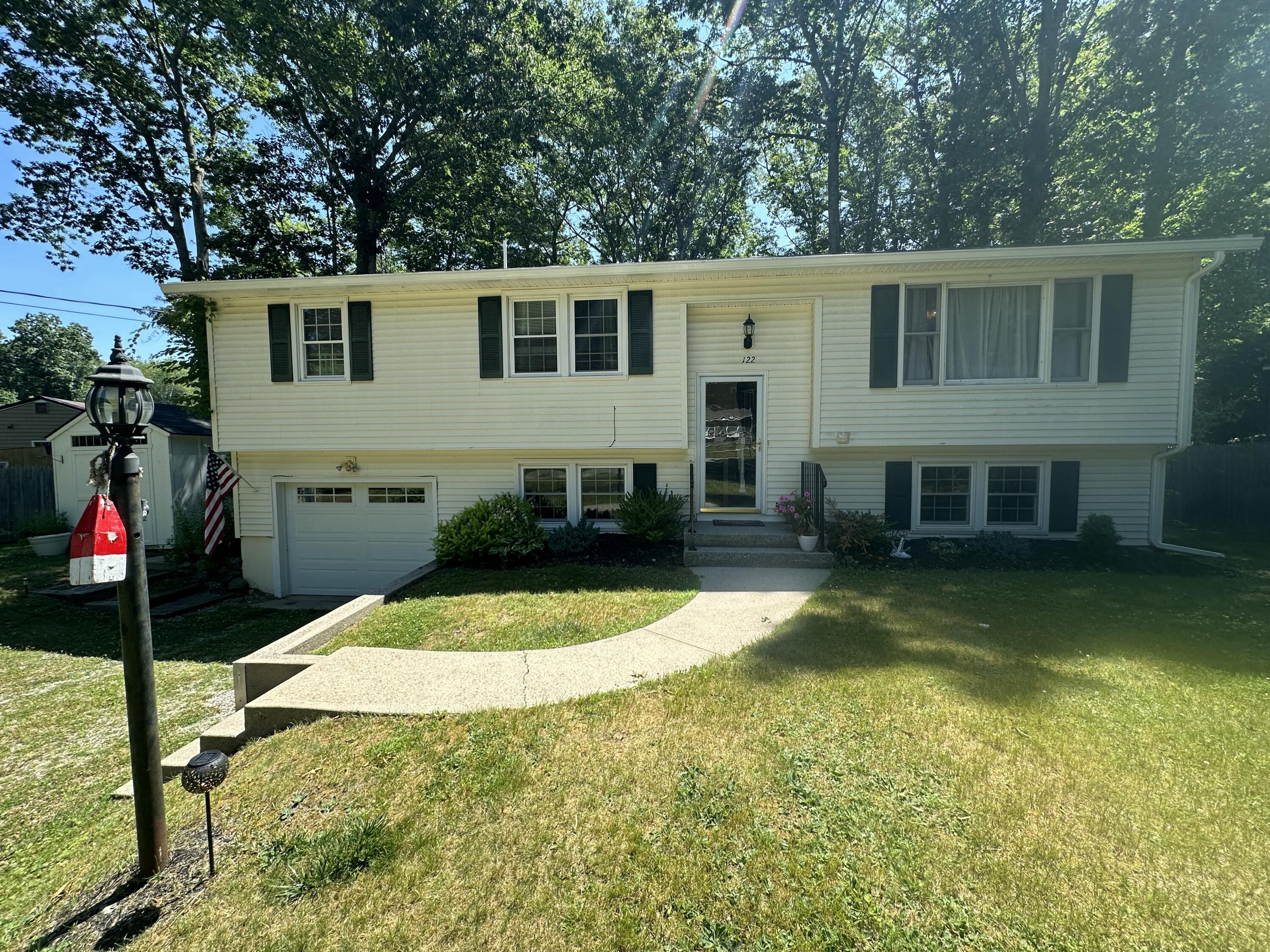 122 Royal Heights