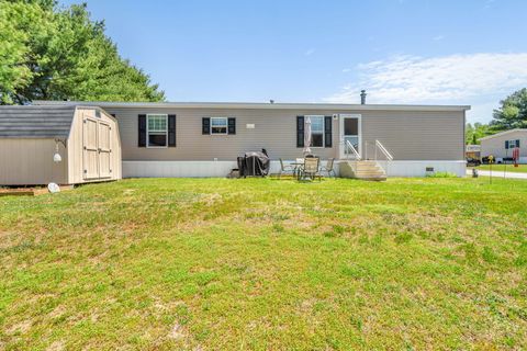 Photo of 21 Purington Avenue, Mechanic Falls, ME 04256 (MLS # 1665242)
