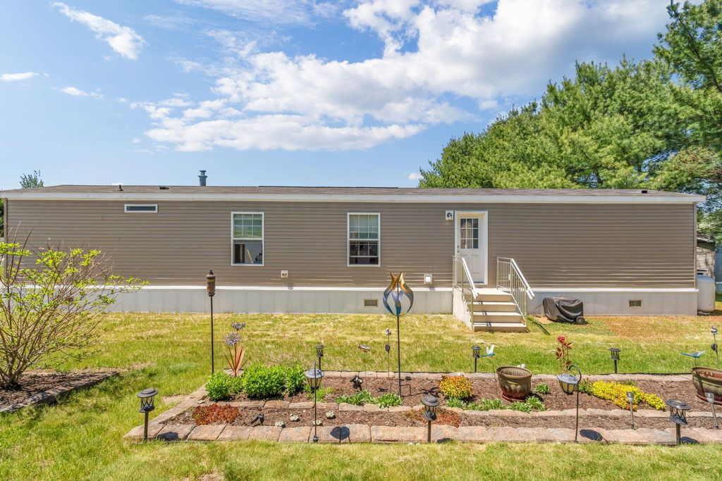 Photo of 21 Purington Avenue, Mechanic Falls, ME 04256 (MLS # 1665242)