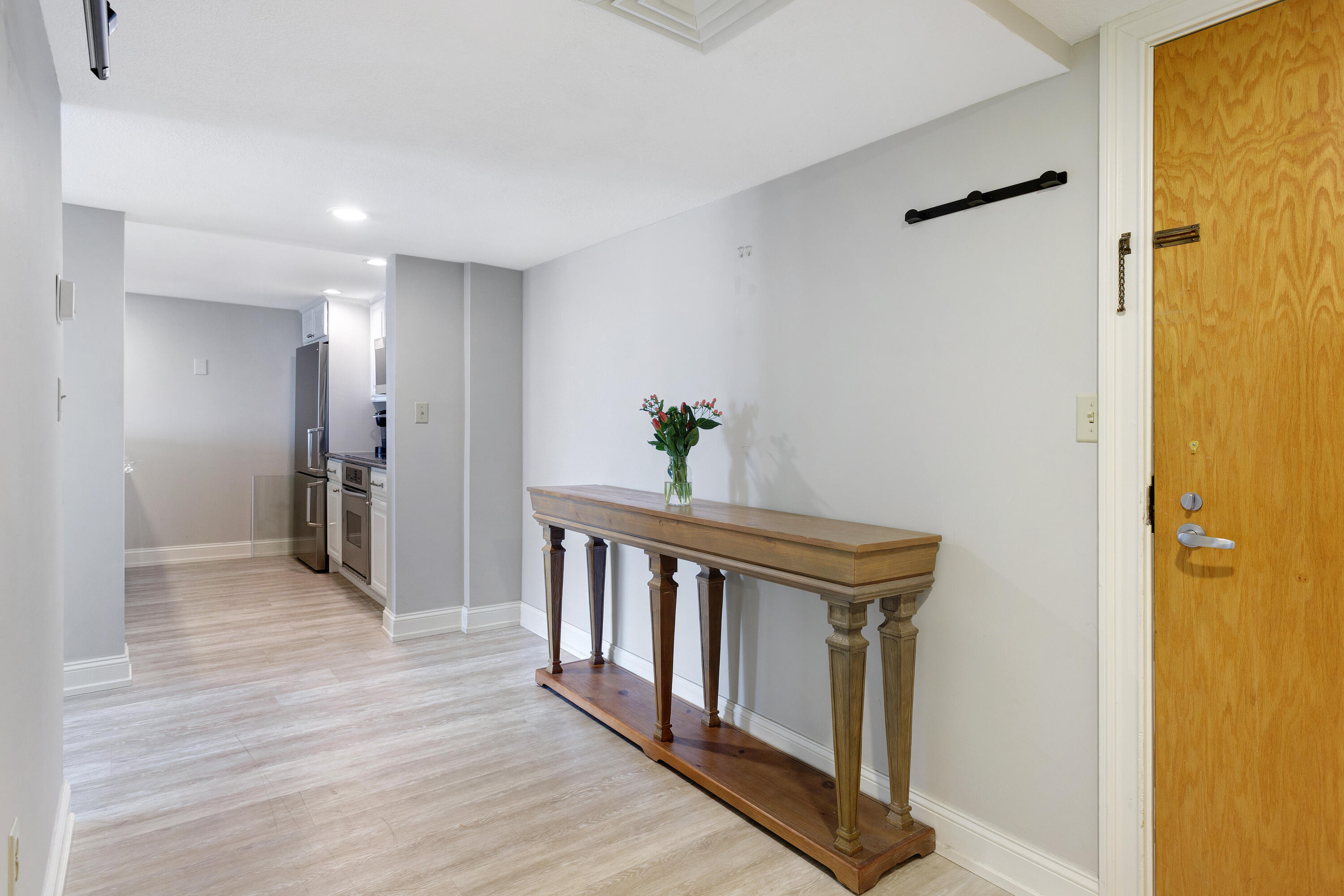 31 E Grand Avenue 72