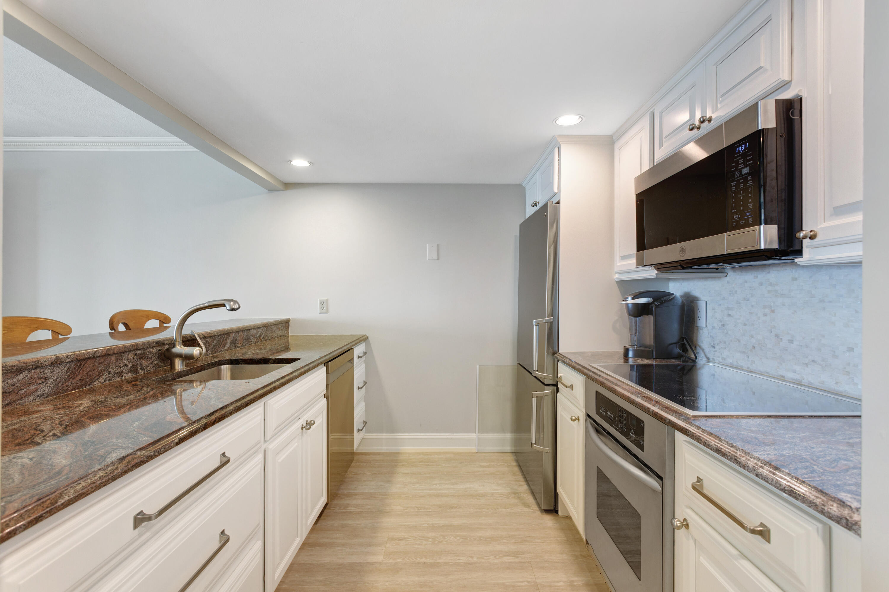 31 E Grand Avenue 72