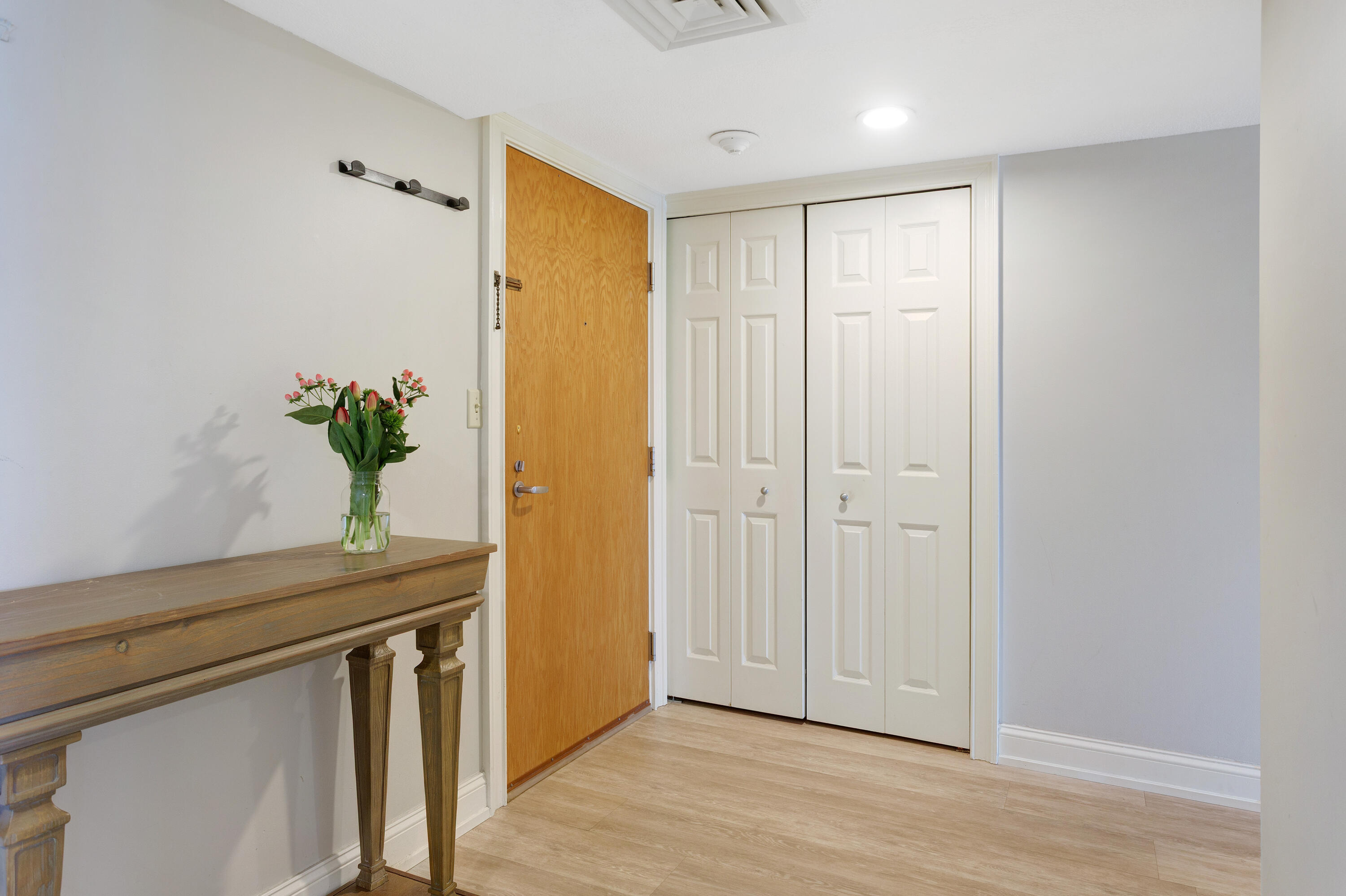 31 E Grand Avenue 72