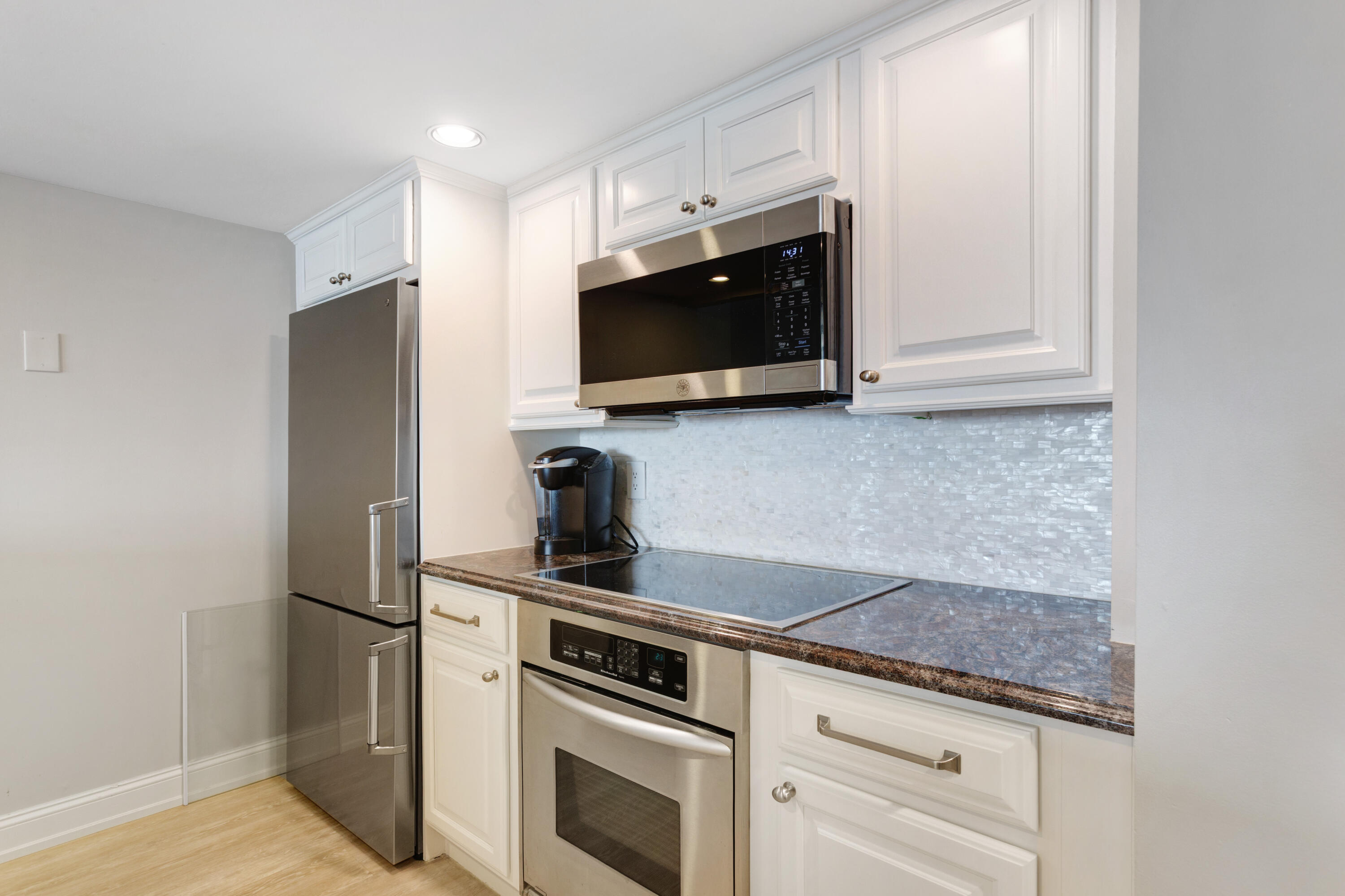 31 E Grand Avenue 72