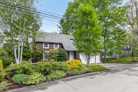 Photo of 59 Ocean View Road, Cape Elizabeth, ME 04107 (MLS # 1657134)