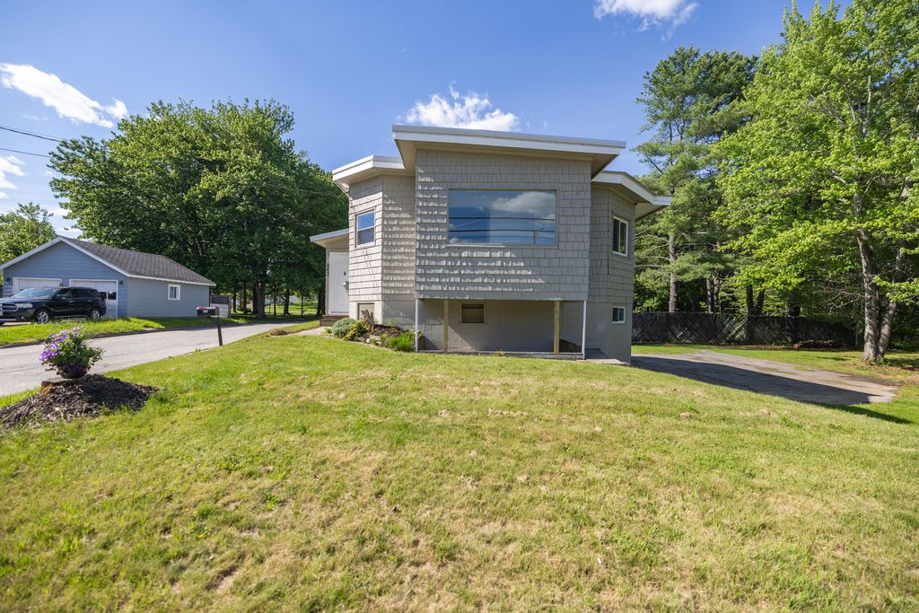 Photo of 863 Minot Avenue, Auburn, ME 04210 (MLS # 1666633)