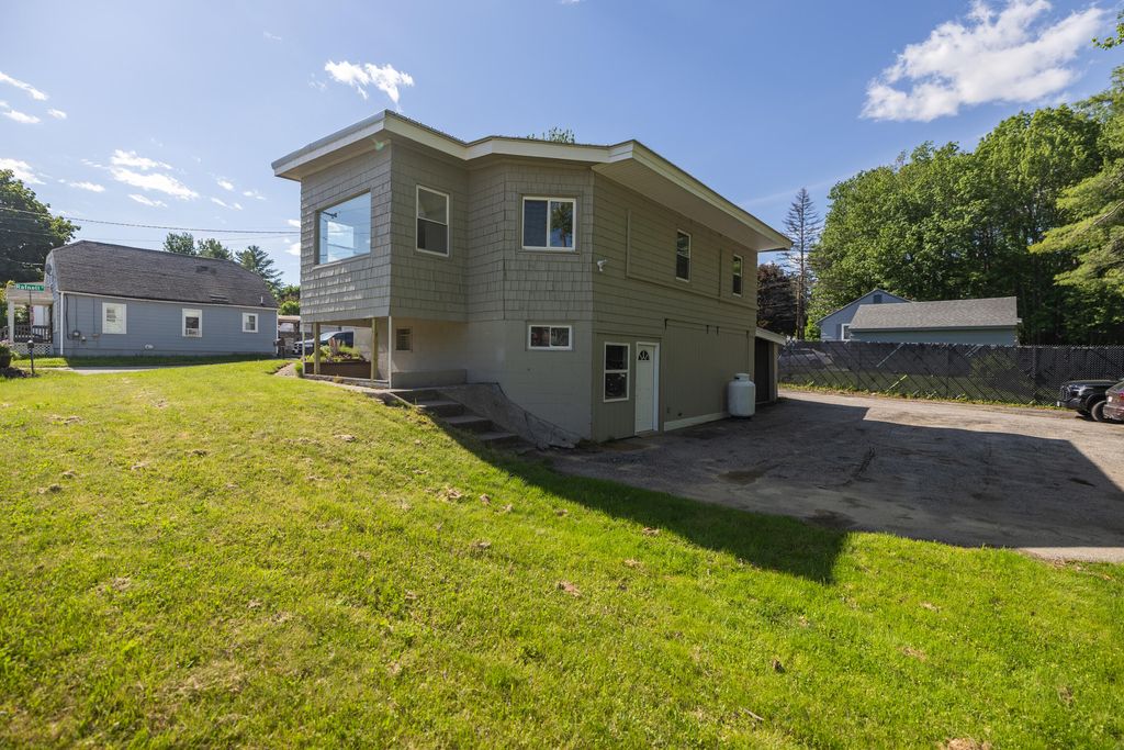 Photo of 863 Minot Avenue, Auburn, ME 04210 (MLS # 1666633)