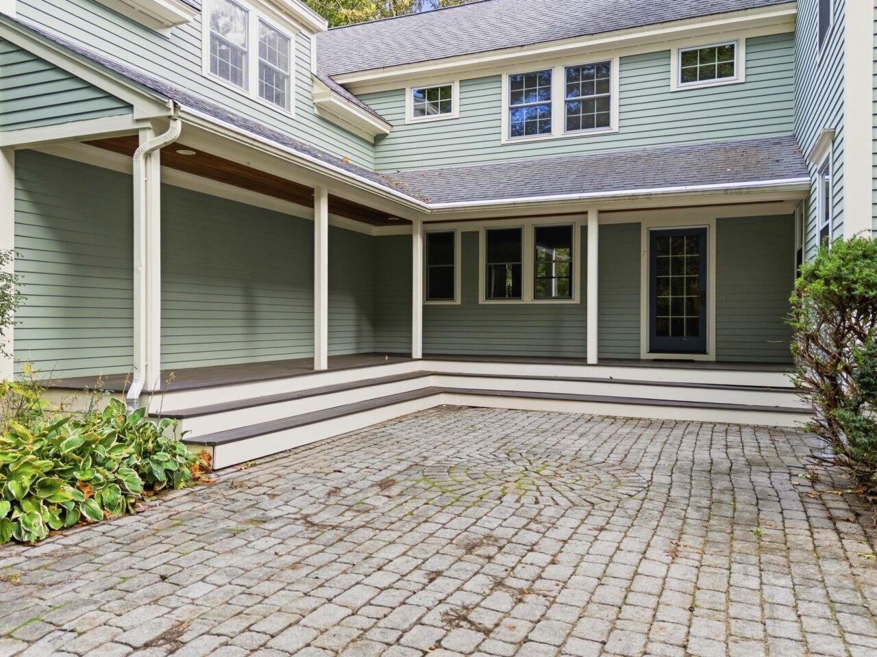 7 Spruce Point Road