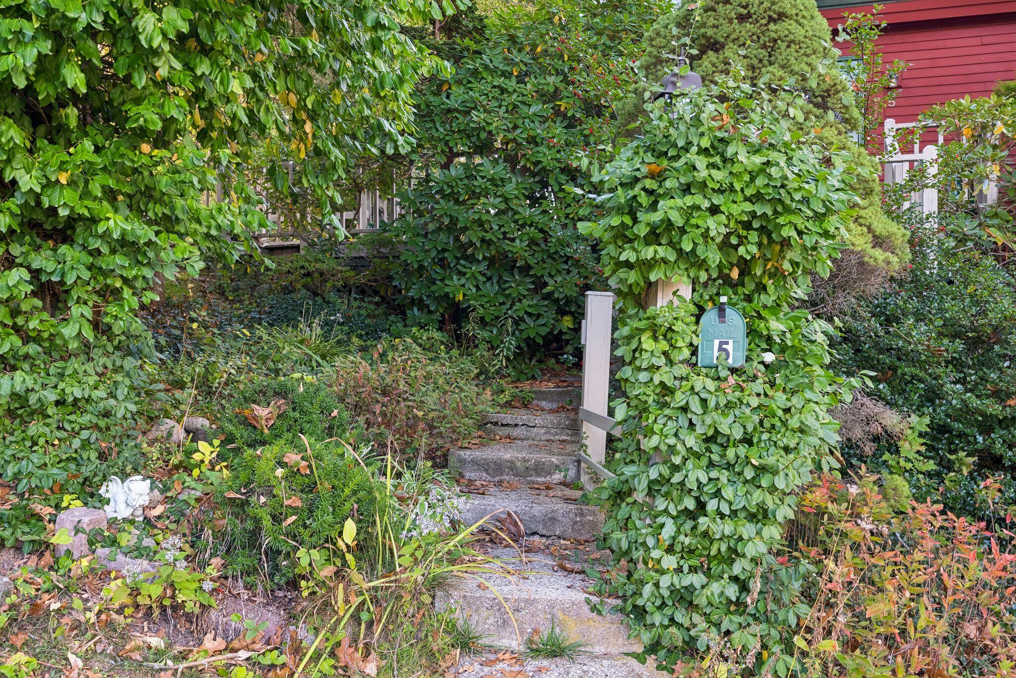 5 Acorn Street