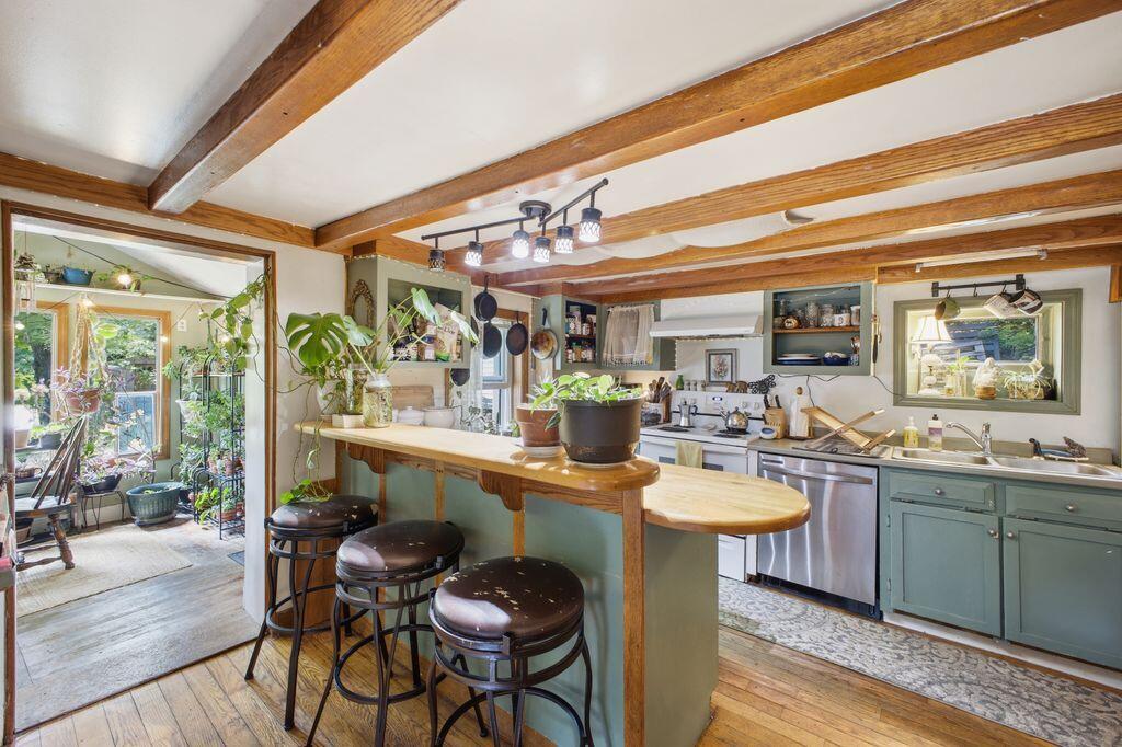 239 N Raymond Road