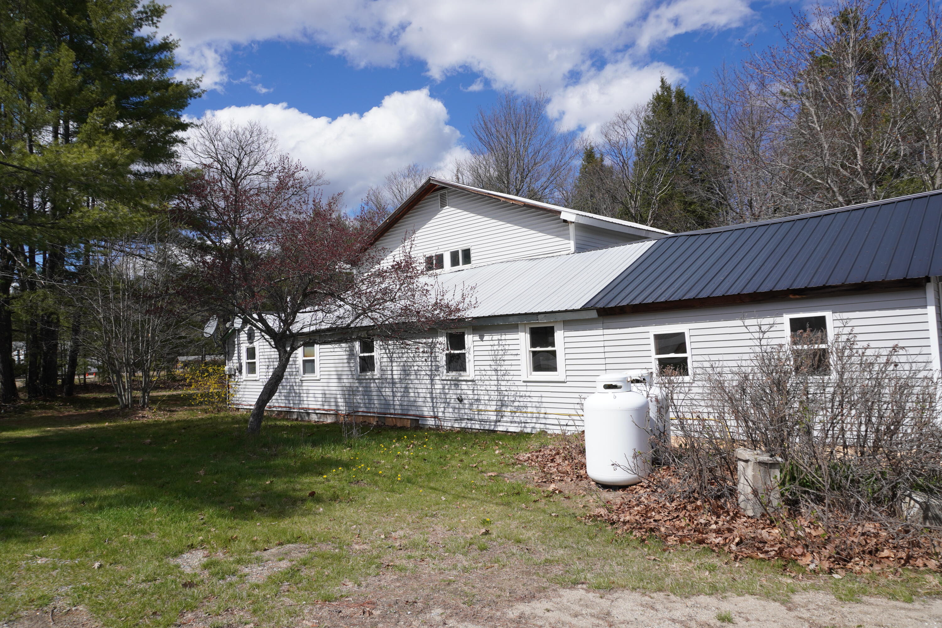 1047 Valley Road
