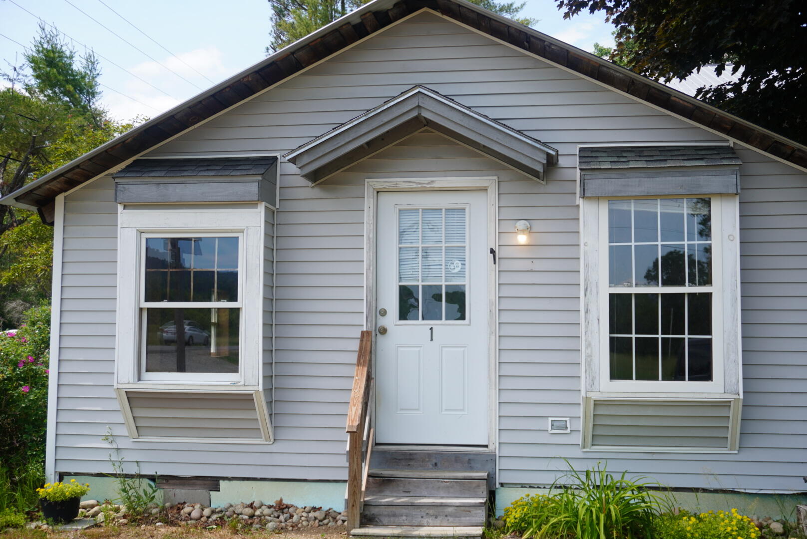 1047 Valley Road