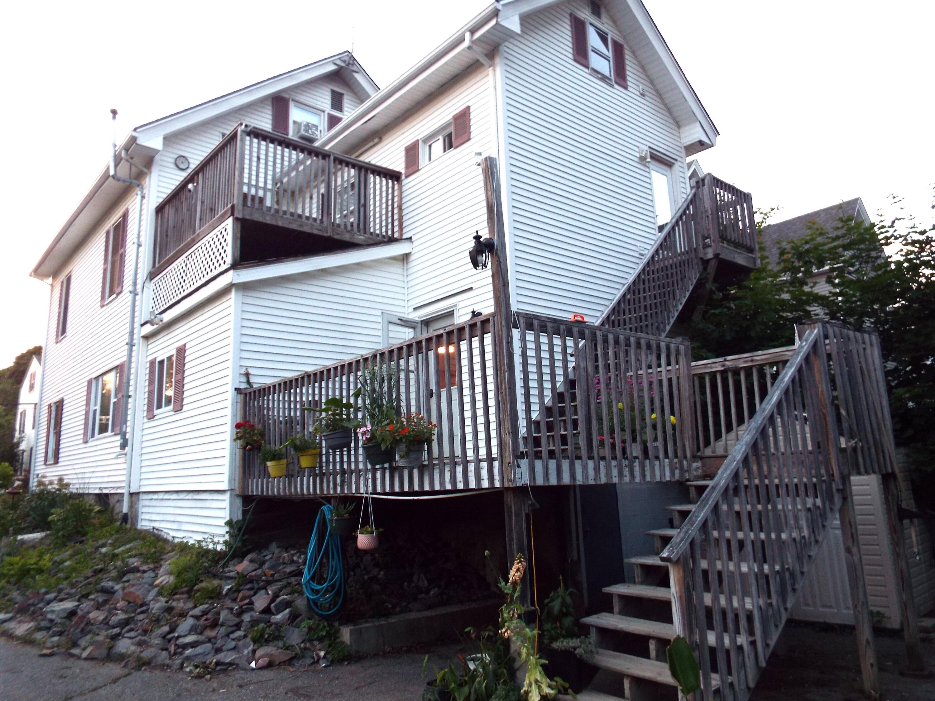 48 6th Street
