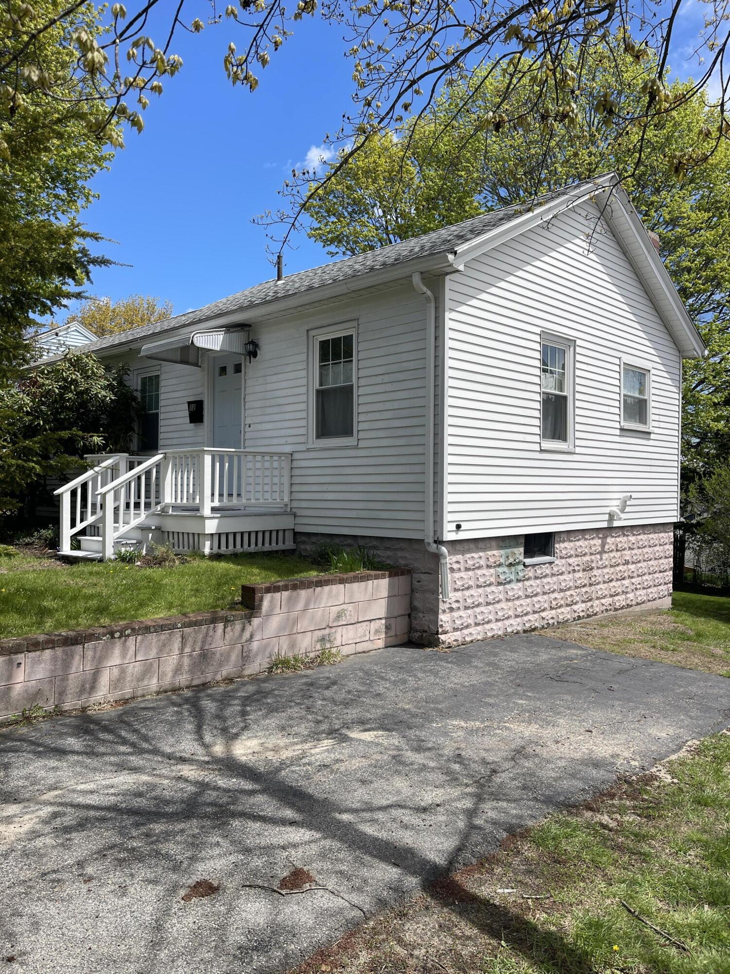 12 Grandview Avenue