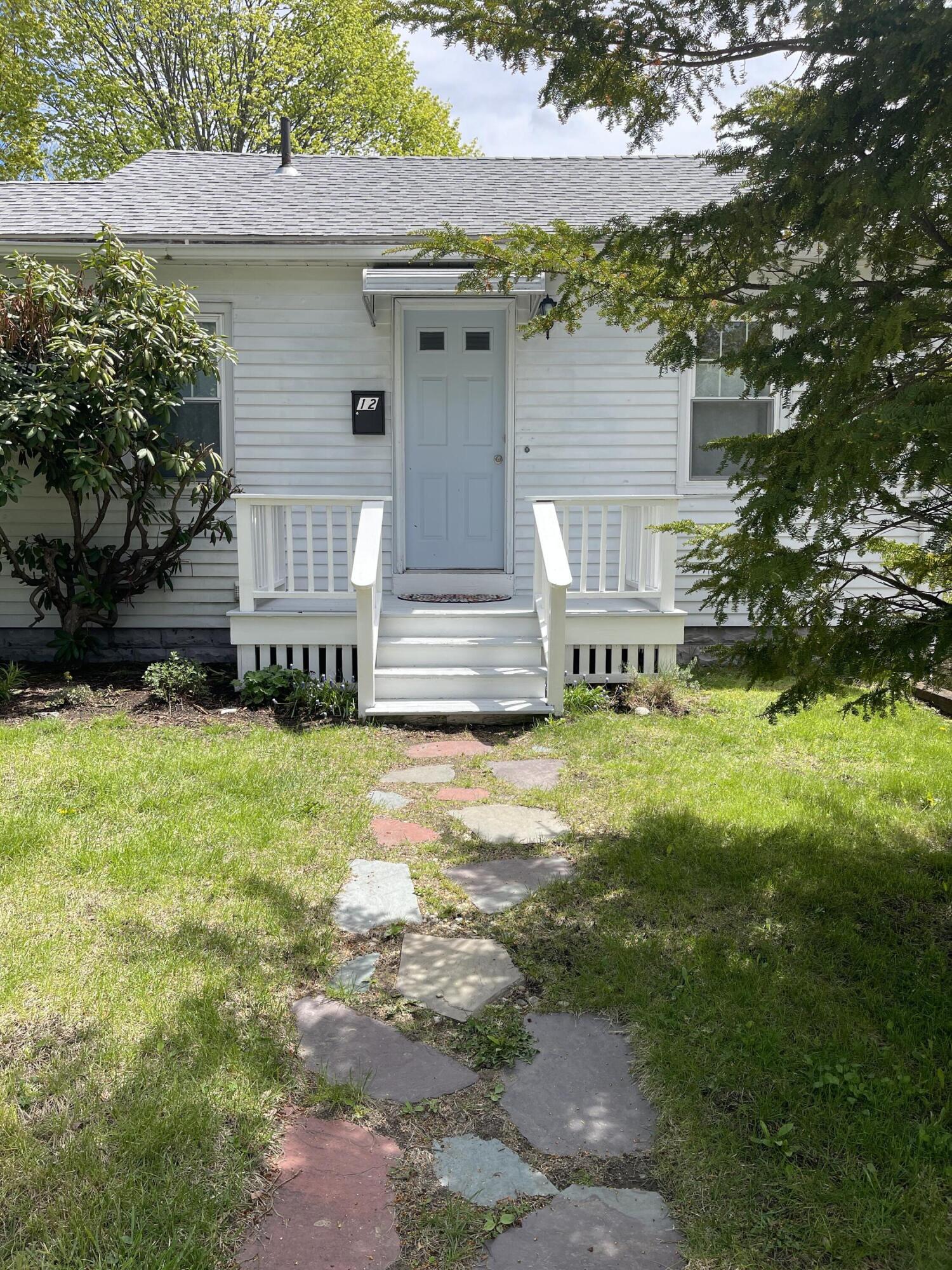 12 Grandview Avenue