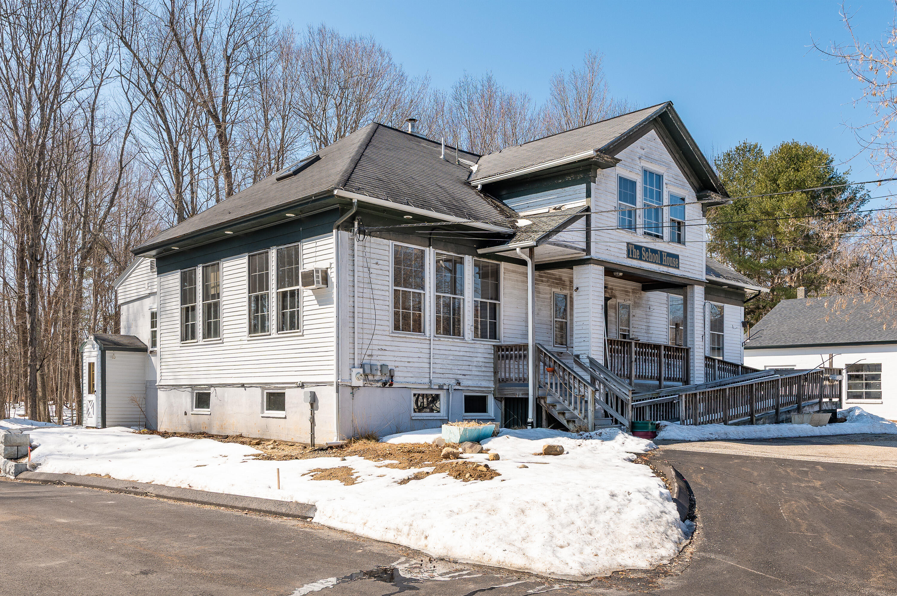 27 Ossipee Trail E 1