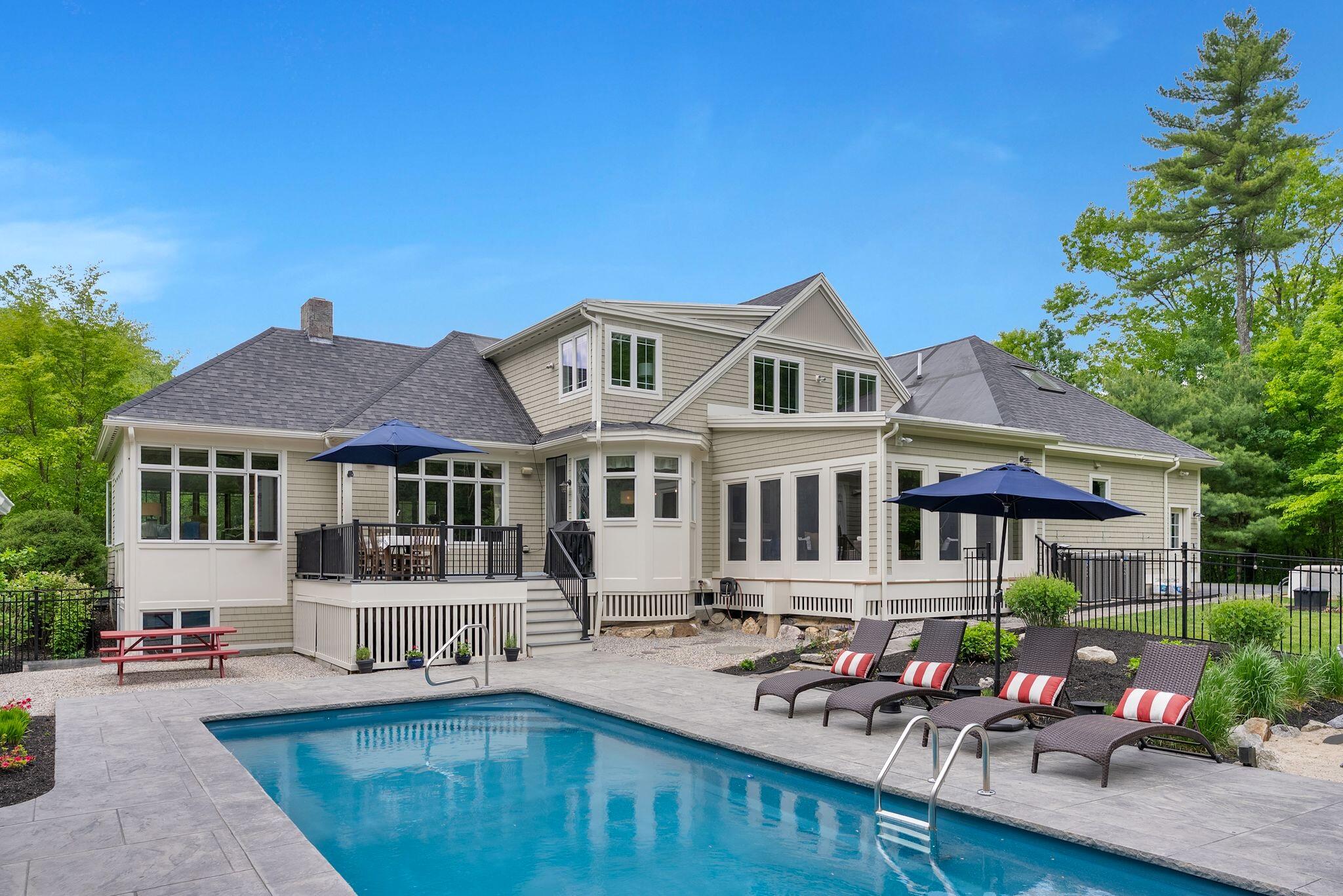 18 Paddock Way