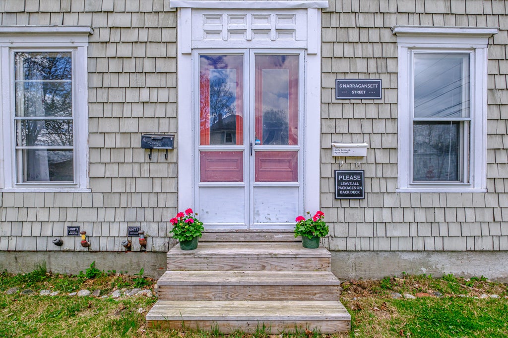 Photo of 6 Narragansett Street, Gorham, ME 04038 (MLS # 1661323)