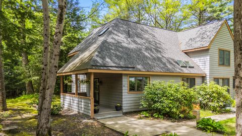 Photo of 31 Concord Place #31, Cape Elizabeth, ME 04107 (MLS # 1664388)