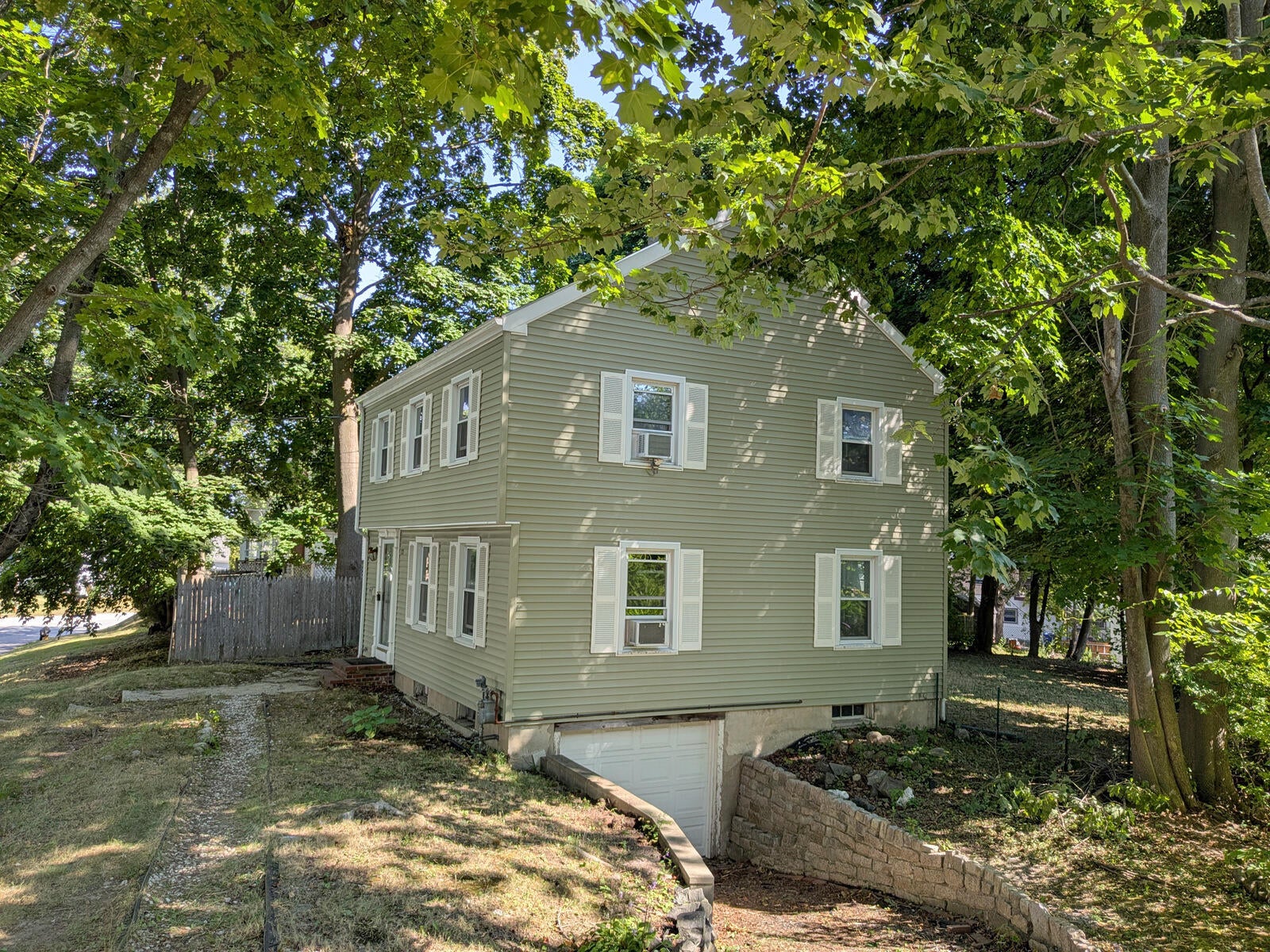12 Ridgeland Avenue