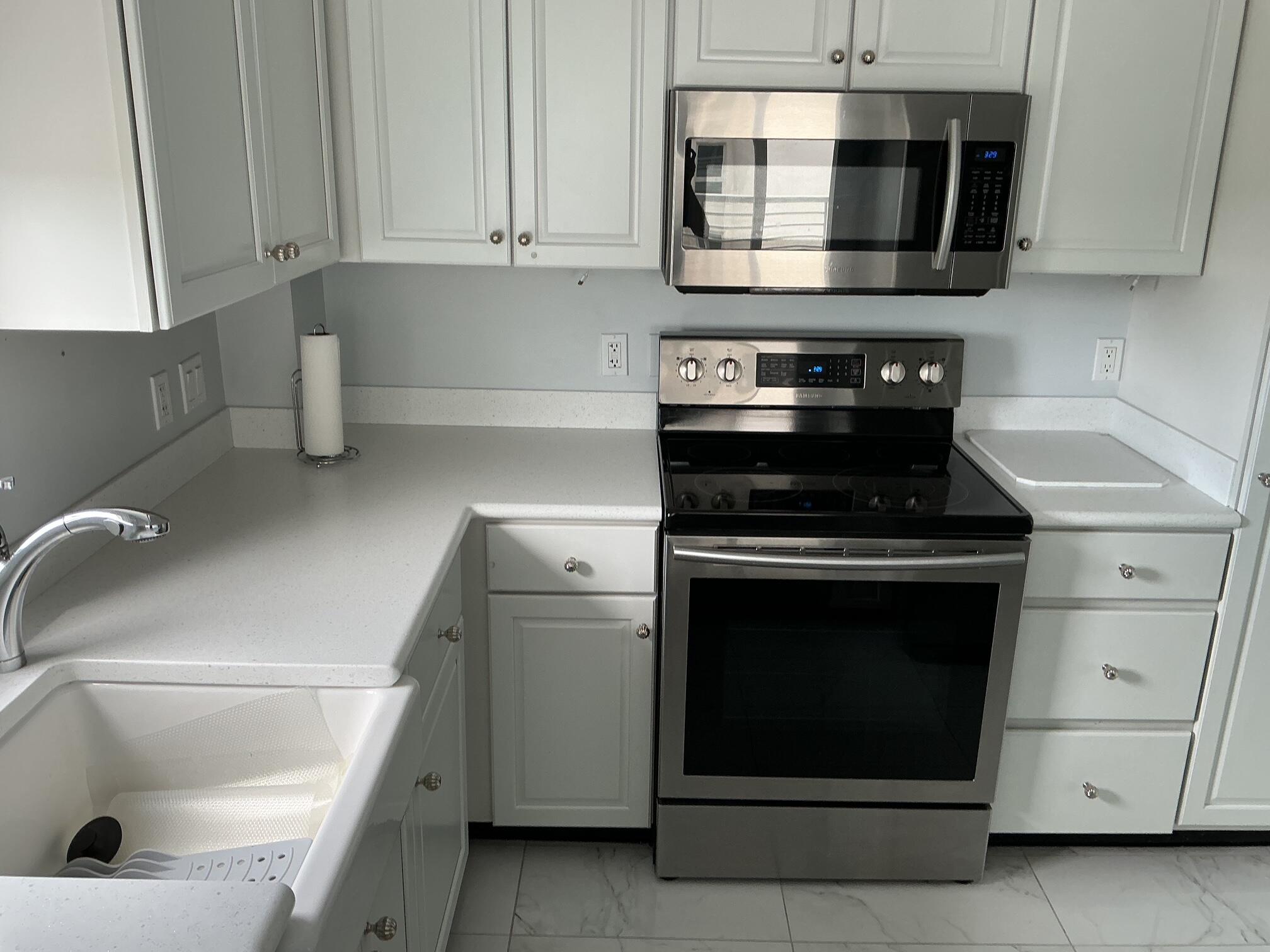 221 E Grand Avenue 6F