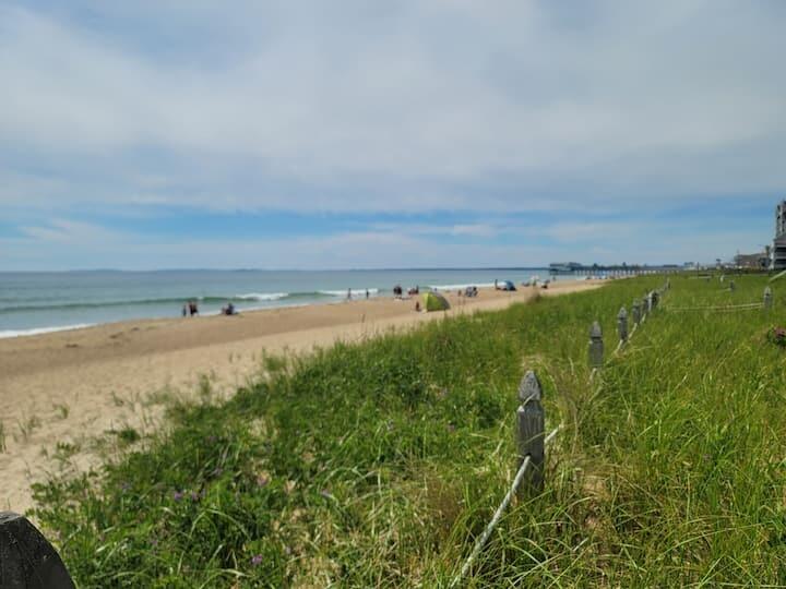 70 E Grand Avenue 114