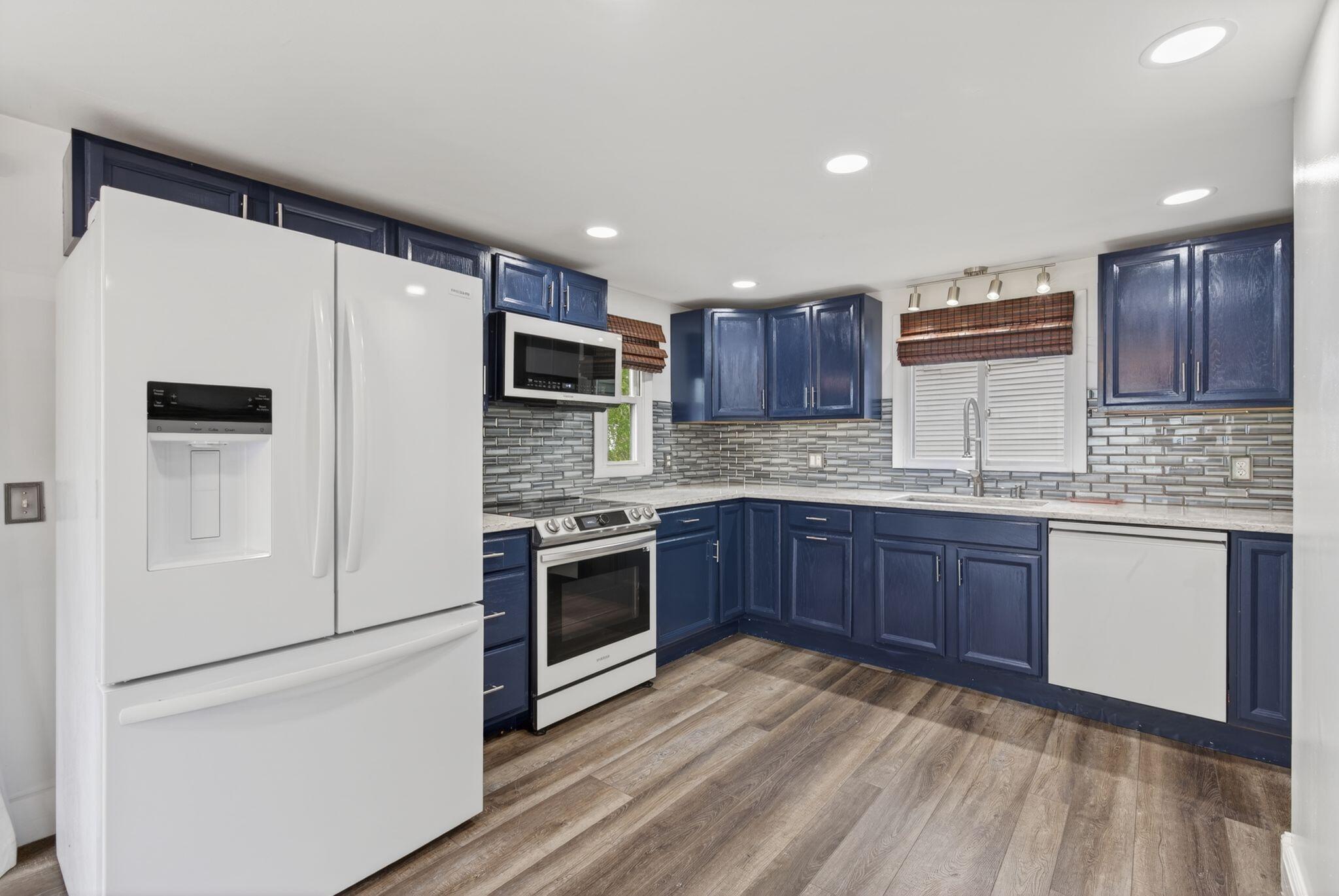 923 Broadway