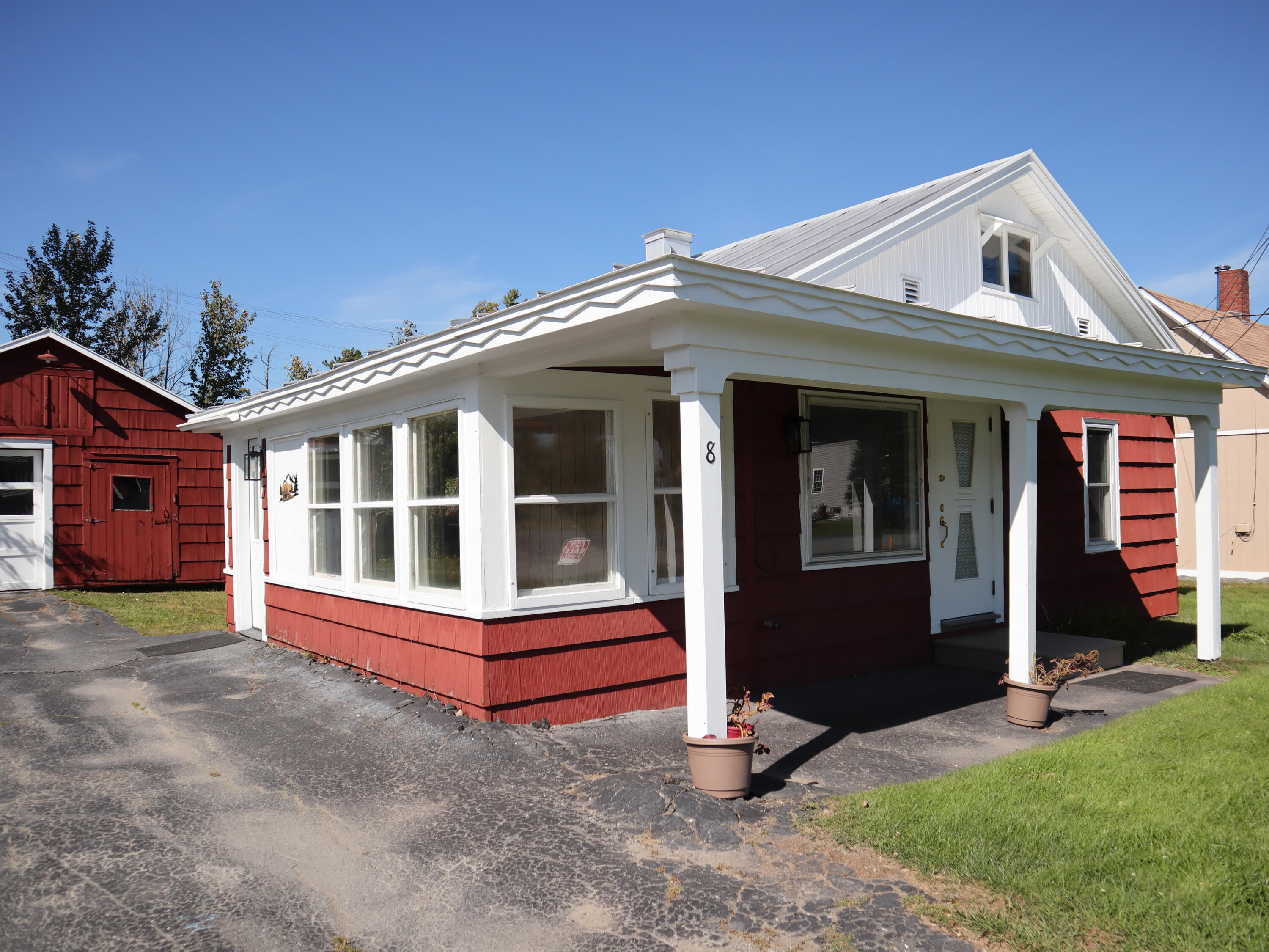 8 Coburn Avenue E