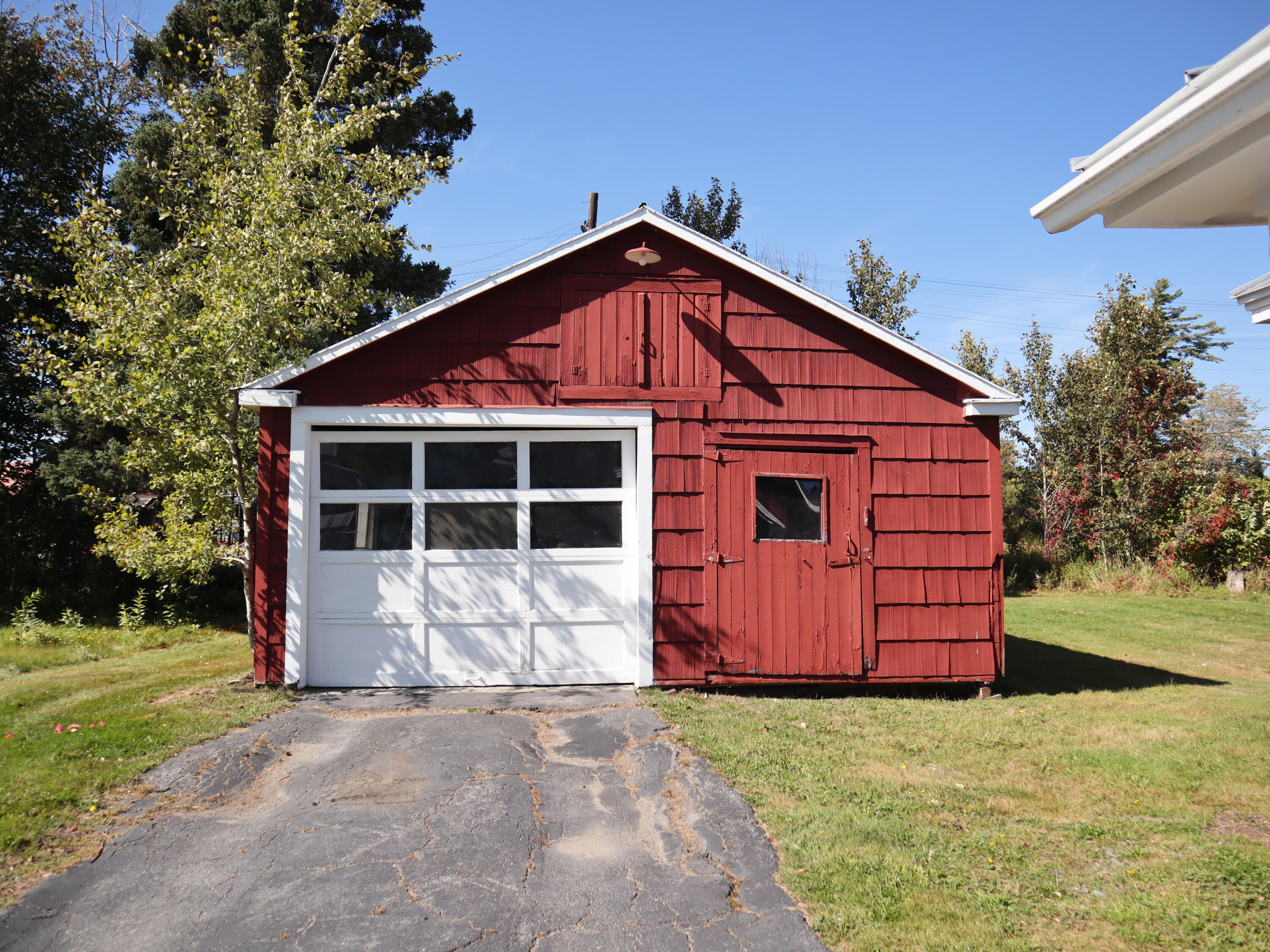 8 Coburn Avenue E