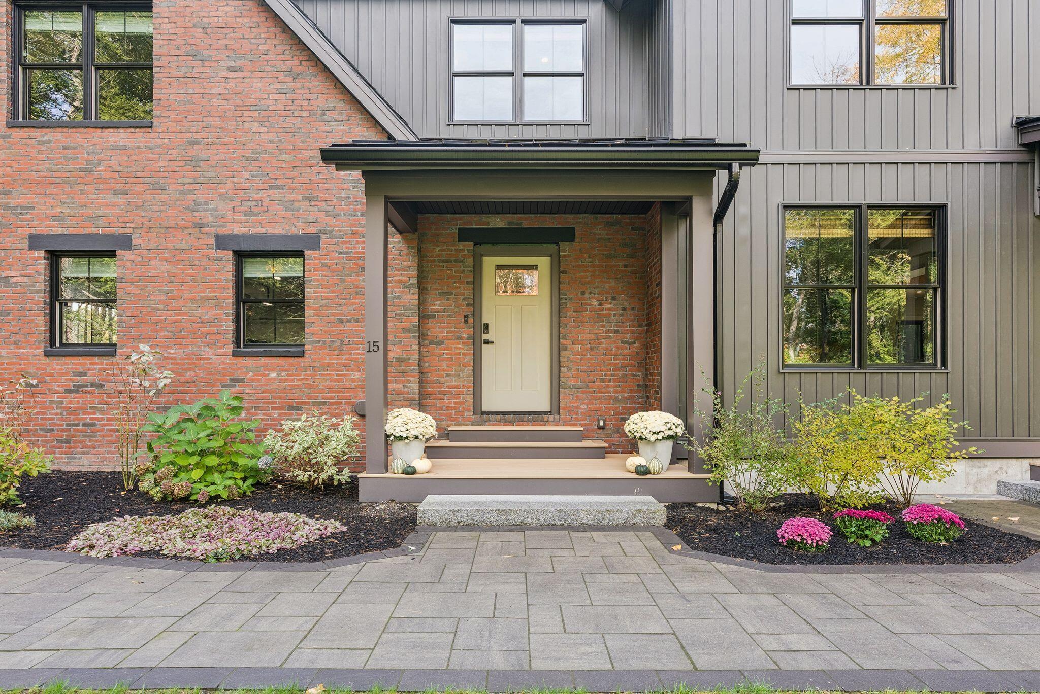 15 Deerfield Way