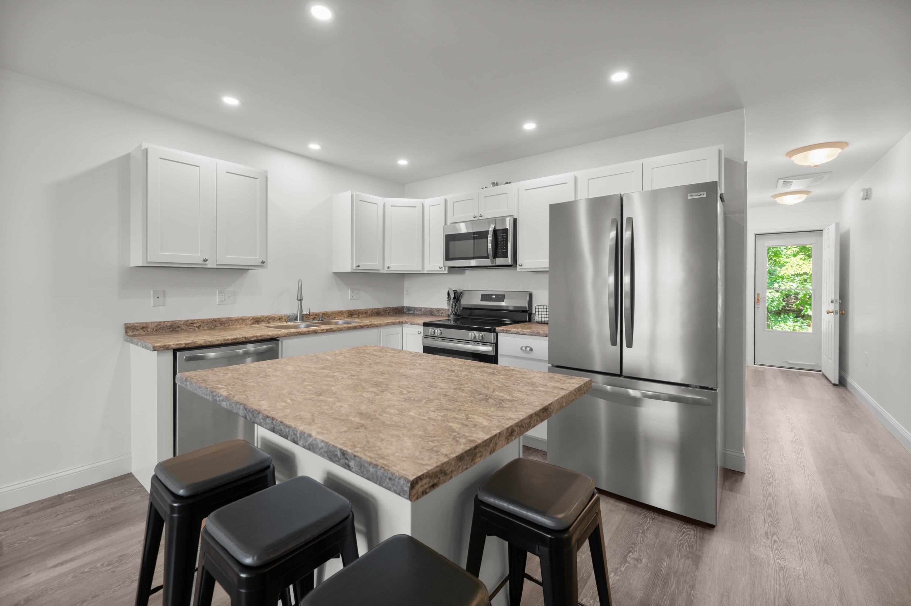27 Village Circle 2