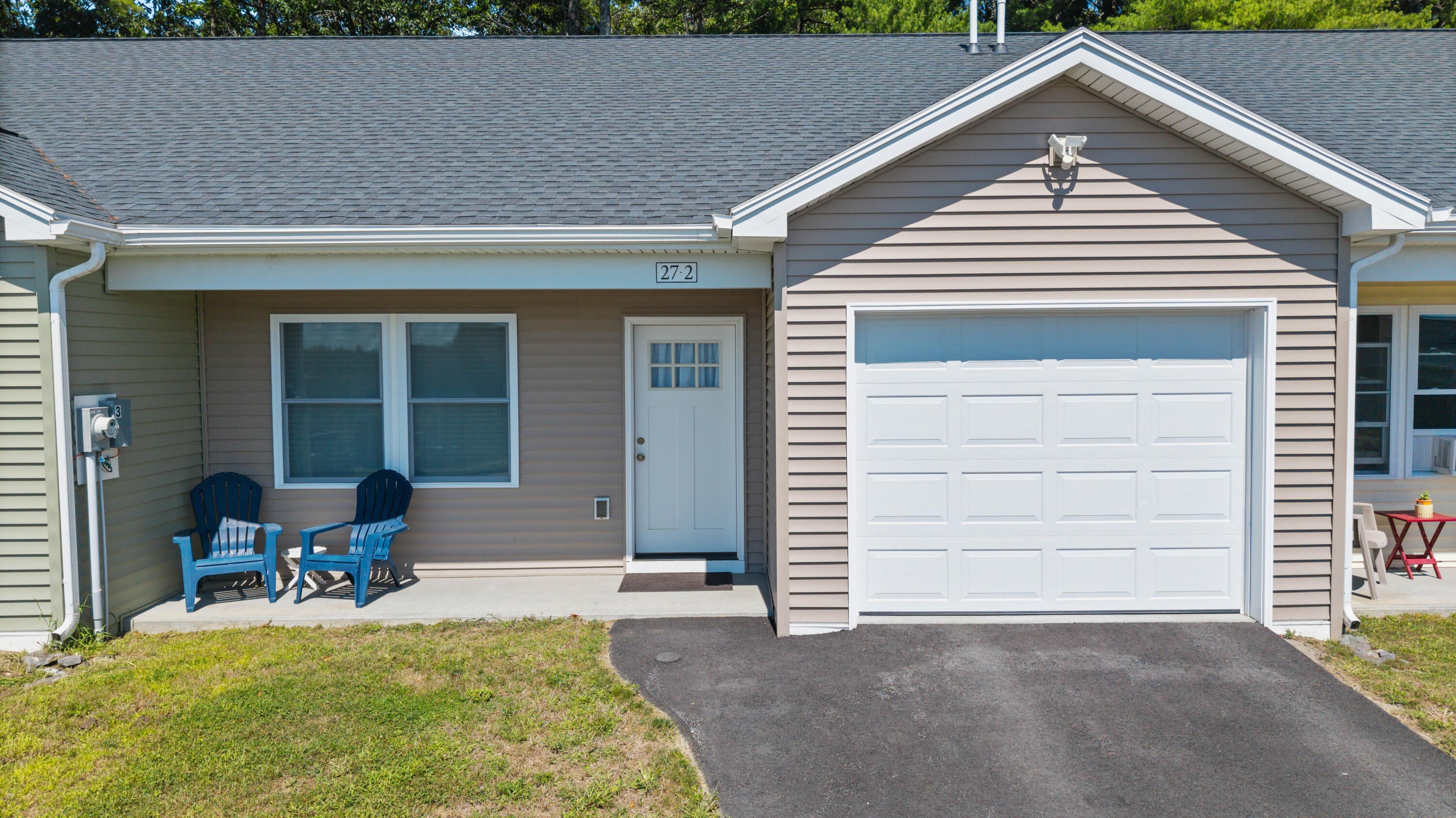 27 Village Circle 2