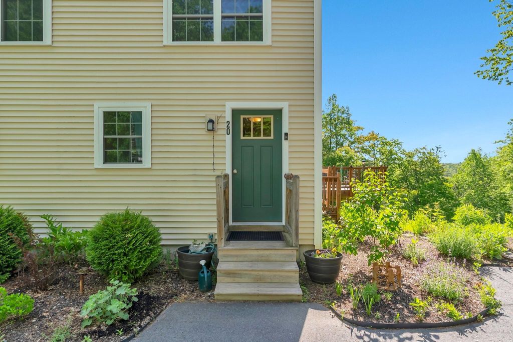 Photo of 20 Bradley Ridge Lane, Topsham, ME 04086 (MLS # 1665440)