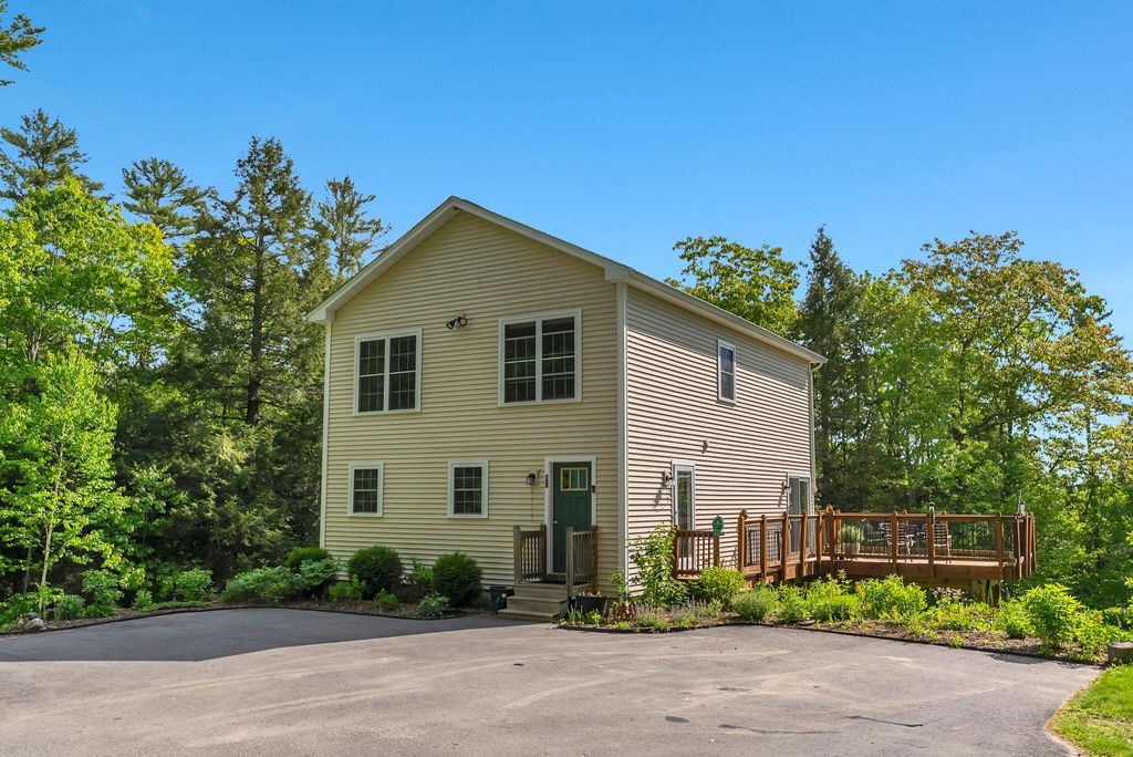 Photo of 20 Bradley Ridge Lane, Topsham, ME 04086 (MLS # 1665440)
